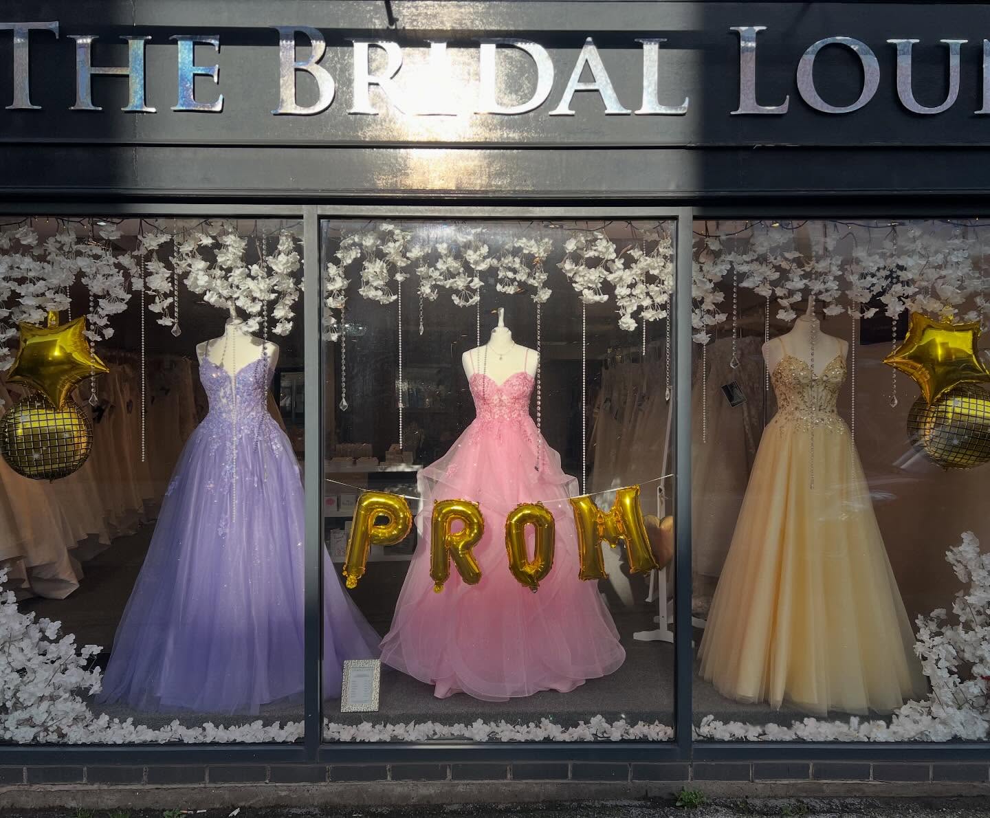Beautiful lilac, pink and lemon prom dresses in our window today, giving out those summer sunshine vibes ๐๐ฉท๐
Book your prom appointment with us today girls xxx
#thebridalloungenewcastleunderlyme #promdress #lilacpromdress #pinkpromdress #yellowpromdress
