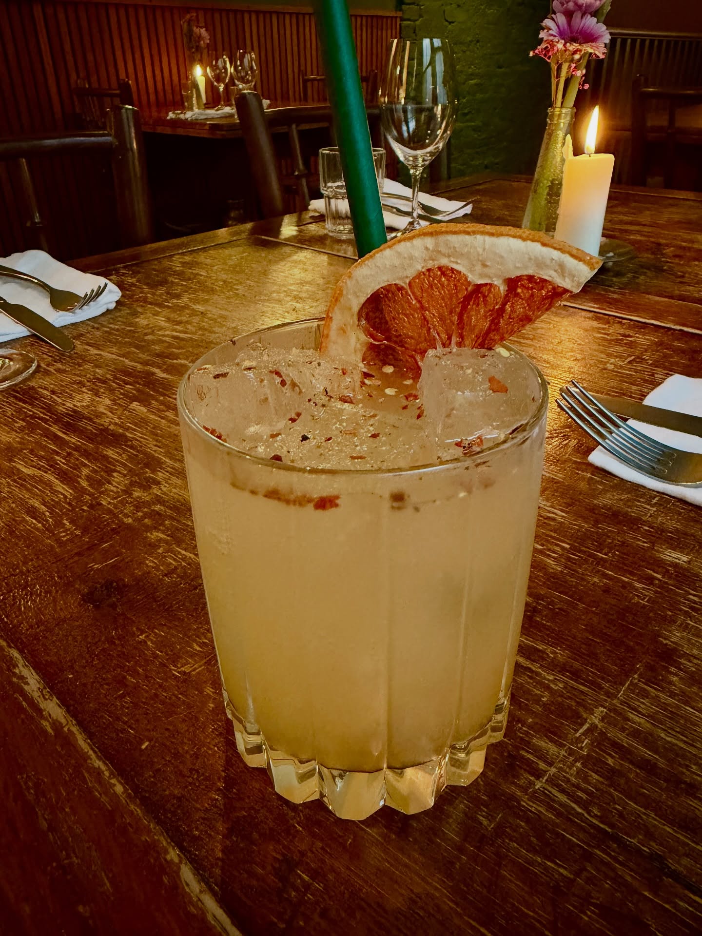 New tipples for those taking a booze break…whether it’s for January or forever!
Botivo Paloma…grapefruit & bitters for a grown up flavour!
Sauvignon Blanc (dealcoholised)…we’ve flexed our European only wine rule for this one and it works really well with food!
Cheers!!