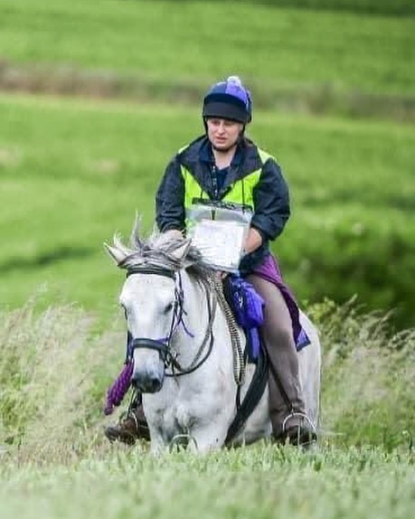 Another of our customers getting out and about in their @transcendbitlessbridle
Make sure to tag us in your pictures and use the hashtag #transcendbitlessbridle - we love to see them☺️
#doublebitlessbridle #simplesidecue #bitless #freedom #connection #superiorquality #englishleather #equine #horse #pony #bespoke #naturalhorsemanship #equestrian #baroque #horseaddict #equality #tack #biothane #photography #glowup #natural #horsesofinstagram #showjumping #dressage