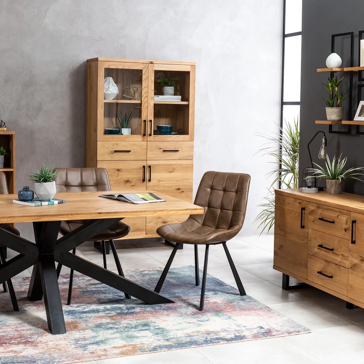 A more modern roomset setup can help a potential customer visualise a product in their home. We can set up a shoot to meet your exacting requirements.
#photography #photographer #studio #shoot #roomset #style #productphotography #shootday #canonphotography