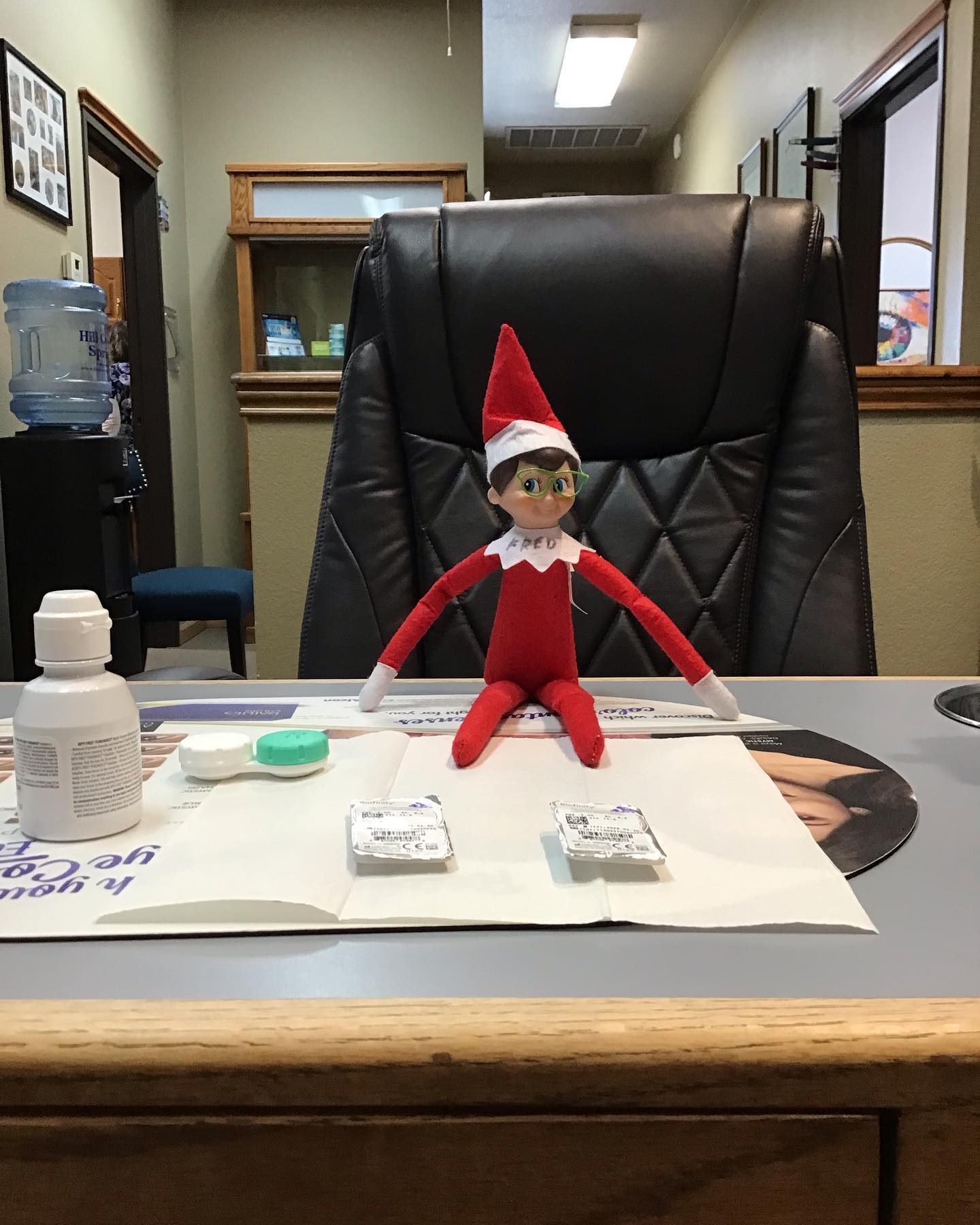 Fred’s next advent …. He’s going to try contacts for the first time! He’s super excited!!! He washed his hands first and is ready to learn! #elfincontacts #elf #christmas #lakewayoptical #optical #presents #lakeway #contactlenses