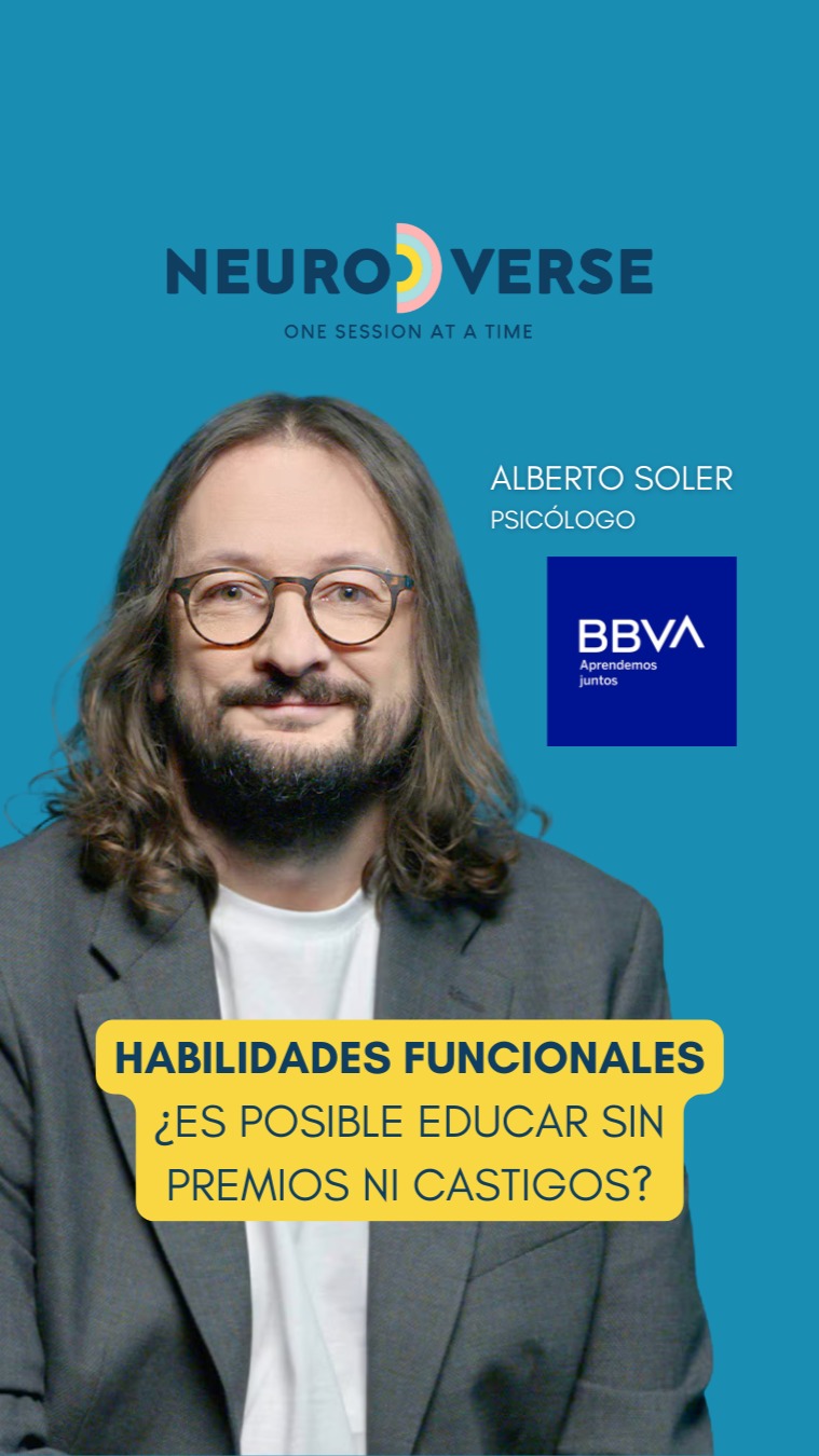 El psicólogo Alberto Soler nos invita a reflexionar sobre una idea clave en la educación infantil:
👉 No podemos educar sin premios ni castigos, pero sí podemos educar sin amenazas ni chantajes.
Muchas veces se confunden conceptos.
El problema no es enseñar con consecuencias o refuerzos, sino educar desde el control, la amenaza o la manipulación emocional.
🧠 Educar no es forzar obediencia.
Es enseñar habilidades, acompañar procesos y ayudar a los niños a comprender el porqué de los límites.
Cuando eliminamos el chantaje:
✔ Cuidamos el vínculo
✔ Fomentamos la autorregulación
✔ Enseñamos desde el respeto, no desde el miedo
✨ Porque guiar no es manipular.
Es educar con conciencia.
Gracias a Aprendemos Juntos BBVA y al Psicólogo Alberto Soler por el contenido.
#crianzarespetuosa #educaciónconsciente #disciplinapositiva
#sinchantajes #criarconlimites #parentalidadconsciente
#psicologíainfantil #desarrolloemocional #infanciarespetada
#guiarnocastigar #educarconrespeto #aprendizajeemocional
#refuerzoeducativo #LimitesConAmor #familiasconscientes #neurodverse
