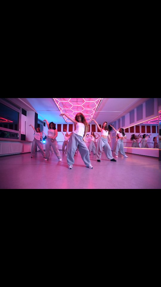 Neulich in Female by Chiara @ferrarinichiara_
.
Jeden Donnerstag ab 18:30 Uhr.
Die Probestunde geht heute aufs Haus!
~~~~~~~~~~~~~~~~~~~~
#female #danceclass #rytmiko #danceschool #stuttgart