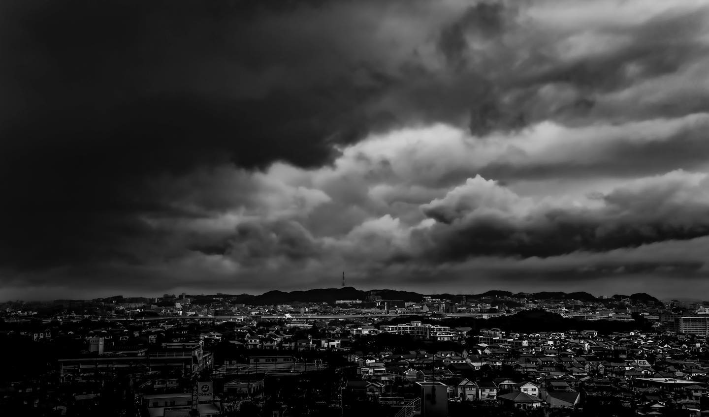 #blackandwhite#black&white#picoftheday#art#monochrome#monochromefhotograph#A black-and-white photograph#anxiety#premonitionofstorm