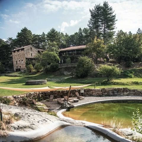 Je ne suis pas très pub, par contre je suis super gratitude. Donc un grand merci au yoga sound festival pour m'avoir permis d'intervenir sur ce si beau lieu, avec de si belles personnes, une si belle nature ! Privilégiée +++++ chanceuse 🍀🍀🍀🍀