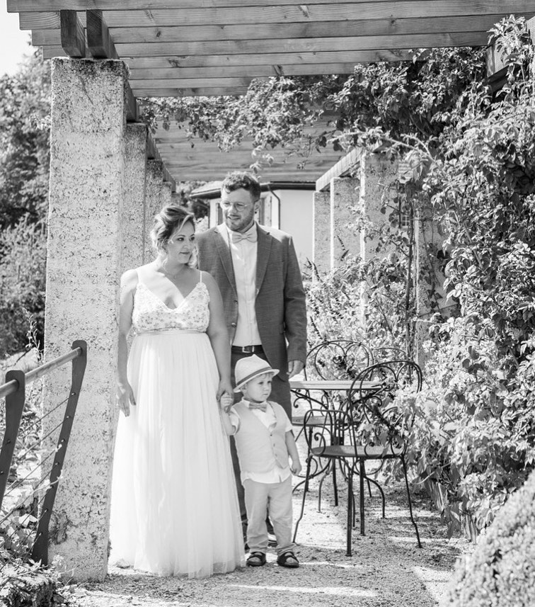 #schlossgarten #paarshooting #schwarzweissfotografie #hochzeitstag #lostorf