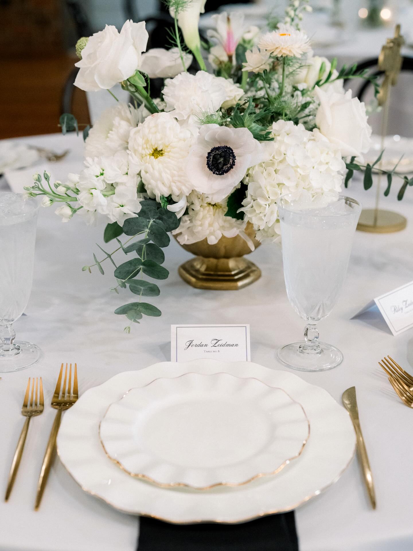 Dinner with a view🤍🌿✨🌙
#starrynighteventsrva #blooms #gorgeous #elegant #reception #florals #timeless #couplephotos #love #happy #starrynighteventsplanner #weddingplanning #eventplanner #starrynighteventsrvaflowers #floraldesigner #weddingflowers #starrynighteventsrvaweddings #becomeastarrynightcouple #joinmyfamily #snecouples #weloveourcouples #starrynighteventsrvacouples
Planning & Florals | @starrynighteventsrva @tanya_m_cornwell
Photography | @marshallarts.photography
Videography | @cy_weddingfilms
Venue | @estateatriverrun
Catering | @groovingourmets
Rentals | @rentequipva
Vintage Car | @rbvintagecarservice
DJ | @djfrankierva
Cake | @pearlsbakeshoppe
Beauty | @amandaperry.hair.airbrush
Bride | @samm_dunn