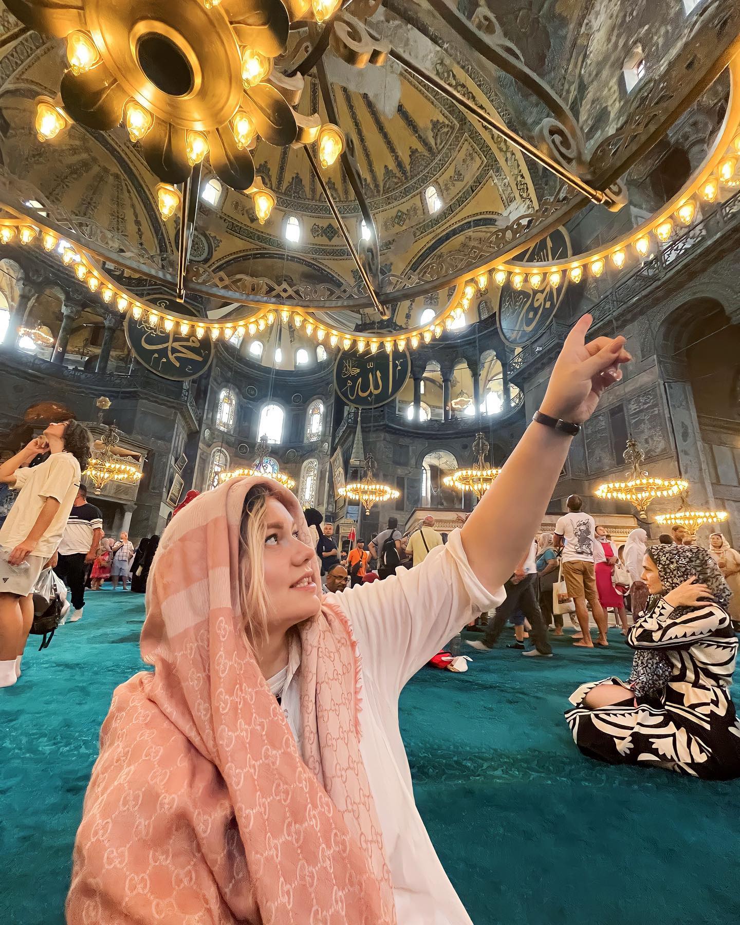Very comfy carpet and stunning interior of #hagiasophia
#istanbul #turkey #off #wanderer #afterhours #blonde #polishgirl #lawyerafterhours #prawnikpogodzinach