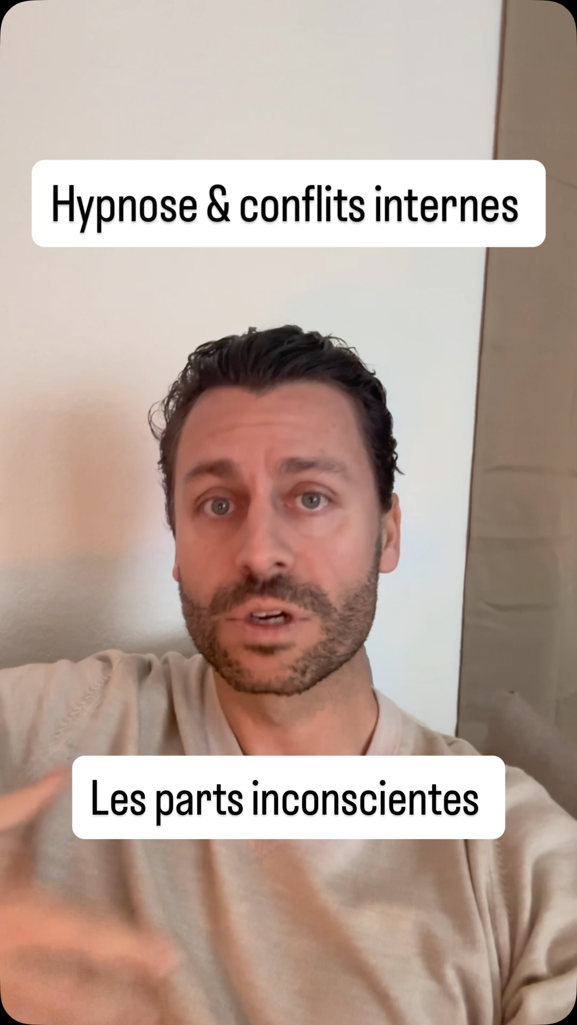 On croit souvent qu’on doit se battre contre soi-même.
Arrêter. Contrôler. « Se faire violence ».
Mais en réalité…
si un comportement est plus fort que toi, c’est rarement un hasard.
👉 C’est souvent une partie inconsciente qui cherche juste à répondre à un besoin :
se protéger, éviter la souffrance, garder le contrôle, être aimé, se sentir en sécurité…
En hypnose, le but n’est pas de supprimer une partie de toi.
C’est de l’écouter, de comprendre ce qu’elle essaie de faire pour toi…
et de répondre enfin à ses besoins autrement.
Parce qu’à partir du moment où la partie se sent entendue :
✅ le conflit interne diminue
✅ l’émotion se relâche
✅ le comportement compulsif devient inutile
✅ et le changement devient profond, naturel, durable
Tu n’as pas “un problème”.
Tu as une part de toi qui essaye de t’aider… maladroitement.
#hypnose #developpementpersonnel #conflitinterieur #partiesinconscientes