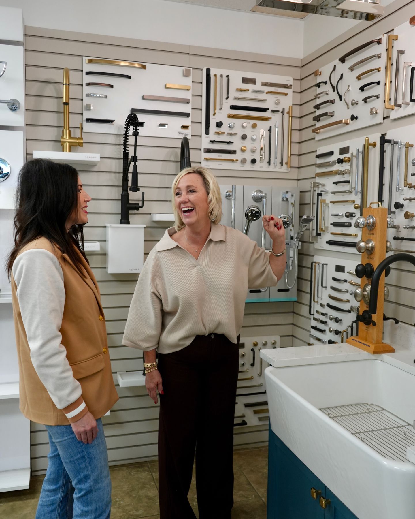 This is what hands-on design guidance looks like ✨ Debbie walking our clients through the details that make a house feel like home — from selecting the right appliances to ensuring every choice fits their lifestyle and vision.
#tiffanyyoungandcrew #dfwhomeremodel #mansfieldtx