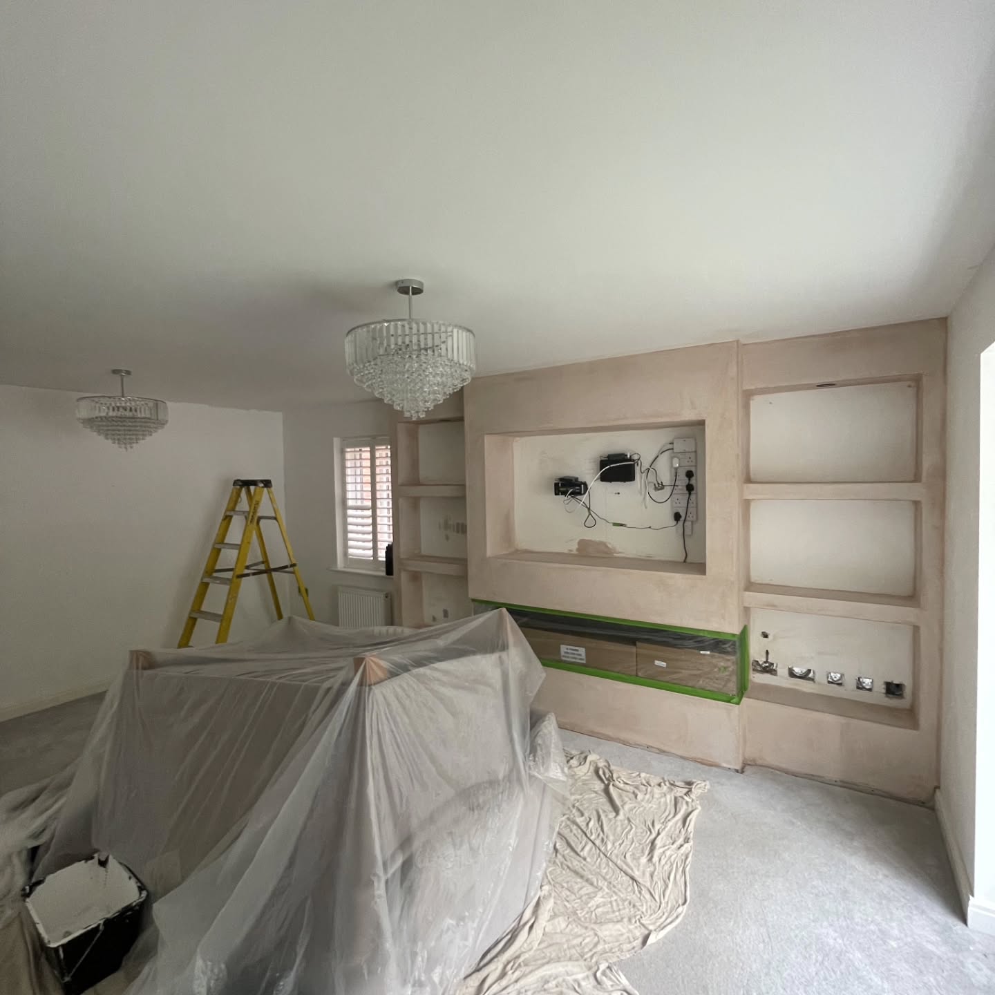 Got to love this before and after 🙌☺️
#painteranddecorator #paintingforaliving #painterlife #pritchardpropertyservices