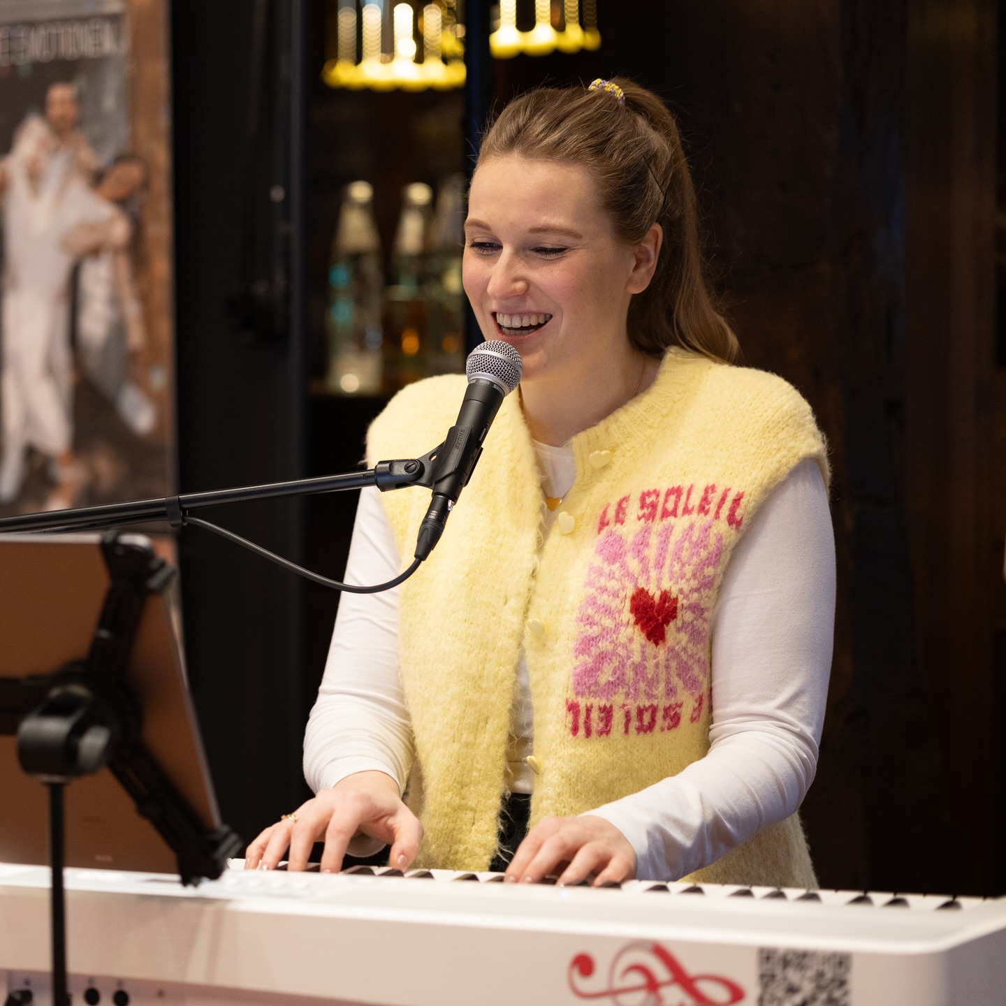 Winterzeit = Messezeit ❄️
Ende letzten und Anfang dieses Jahres war ich auf einigen Hochzeitsmessen unterwegs und durfte dabei nicht nur viele Brautpaare, sondern auch liebe Dienstleister kennenlernen. 🤍 Der Austausch ist super viel wert und ich freue mich sehr, dass mein Netzwerk immer weiter wächst. 🚀
Gestern und vorgestern war meine vorerst letzte Messe in der @hotel_residence_klosterpforte. Danke an meinen Standnachbarn @tobiasplugge.fotografie für dieses Foto. 📸🫶🏻
Jetzt starte ich in die Vorbereitung der kommenden Saison und ich freue mich schon riesig auf alle Brautpaare 2026. 🥰
#hochzeitssaengerin #hochzeitssaengerinchristine #hochzeit #heiraten2026 #hochzeit2026