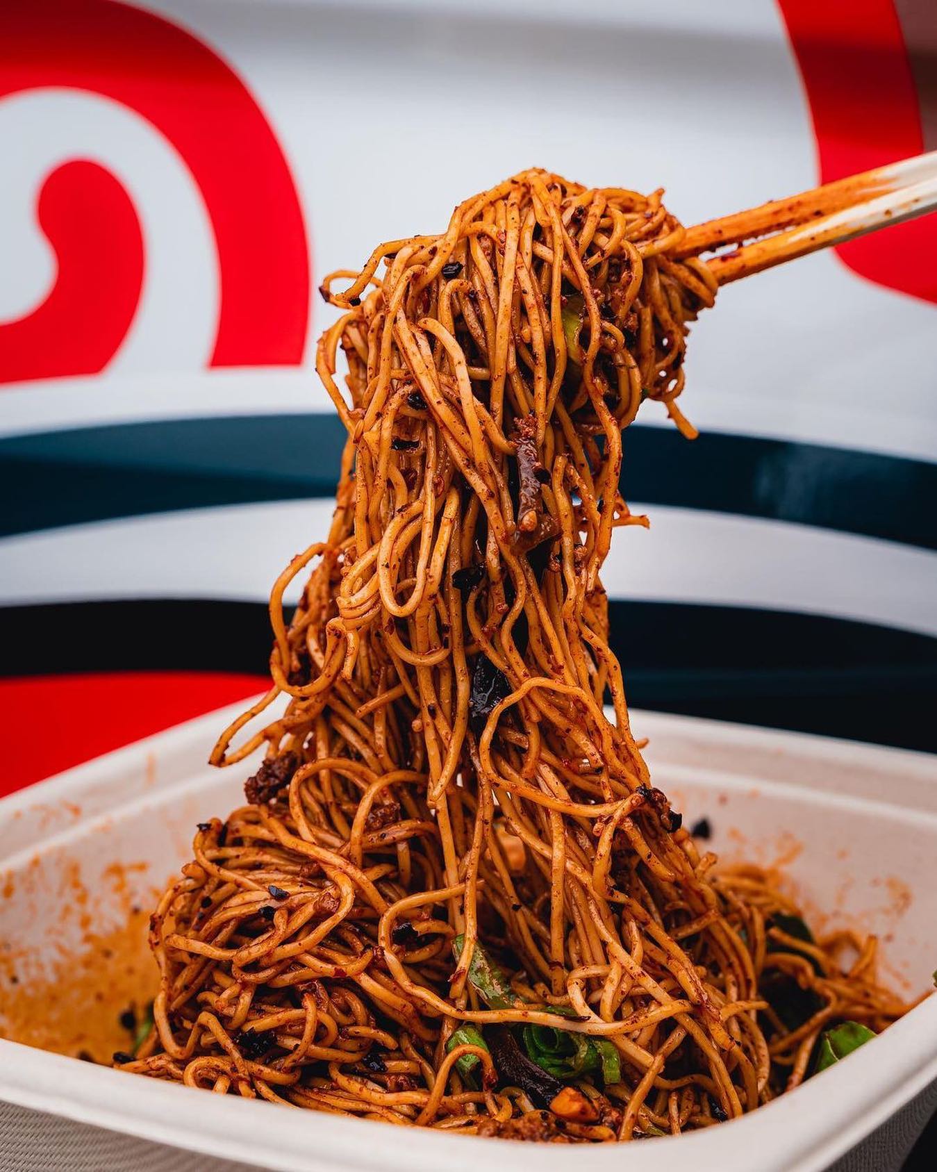 Happy Year of the Tiger!!! 祝大家虎年快乐!虎虎生威!如虎添翼!Wish you longevity with long noodle pull! 🥰🥰🥰
📸: @definitelybayarea
#foodtruck #momonoodlesf #foodtruckfestival #food #sffoodie #noodles #chicken #spicynoodles #spicy #bayarea #bayareaeats #sanfrancisco #sanfranciscofood #lunch #asianfood #mobilefood #eatsf #sfeater #whatsforlunch #sendnoods #sichuanfood #szechuan #foodie #noodlepull #liftingnoodles #yelpsf #nightmarket #newyear #tigeryear