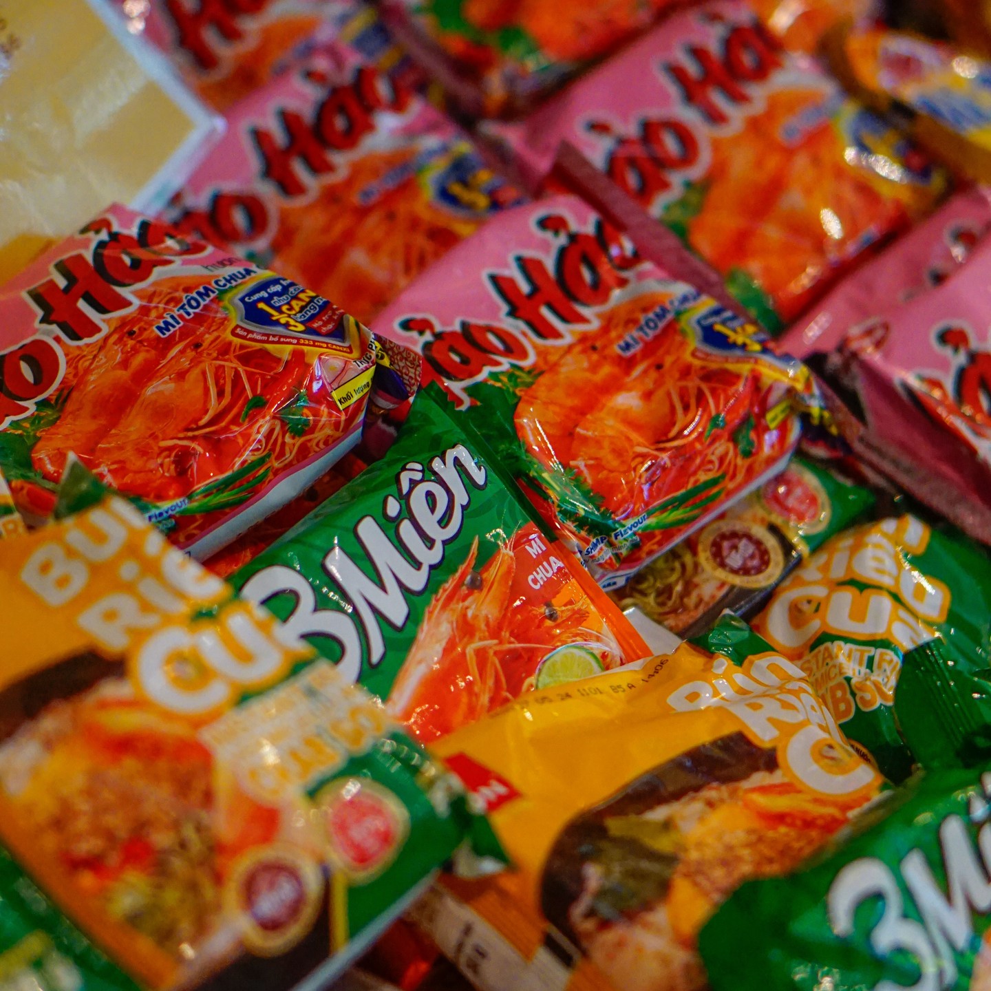 Craving a taste of Vietnam? Bring home our instant Vietnamese noodles and enjoy authentic flavors anytime, anywhere!