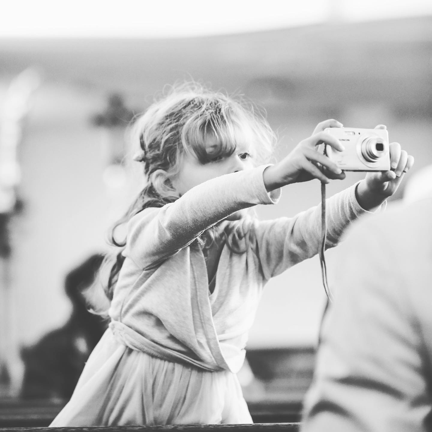 Okay guys. It is time to step back. The new generation will take over. I am happy to announce my official assistant for the next season. #brideandgroom #instabride #weddingblog #hochzeit #weddingdreams #weddinglocations #hochzeitstag #traumhochzeit #THEVINCENTKEINER #love #hochzeit2020 #weddingjournalism #weddingdocumentary #keinerkenntdichbesser #tvk