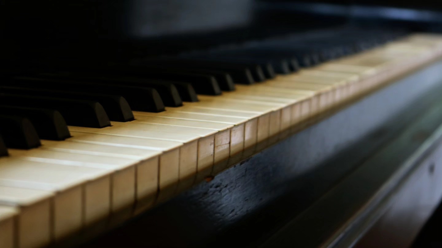 "Song of Empty"
#photooftheday #photography #piano #musicphotography #old #orginalphotography
