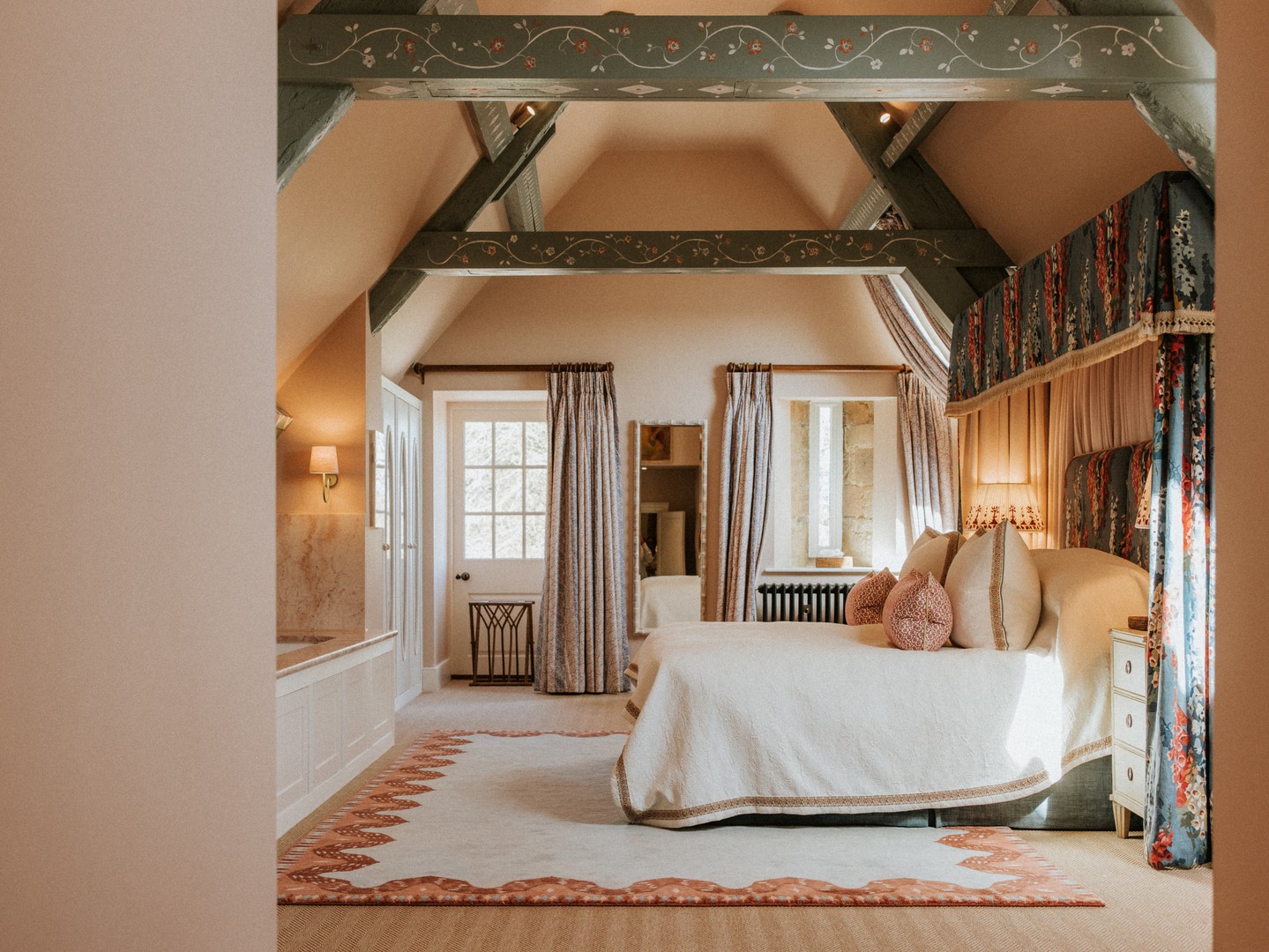 Hidden behind a secret door 🚪, and a winding staircase lies the North Bedroom.