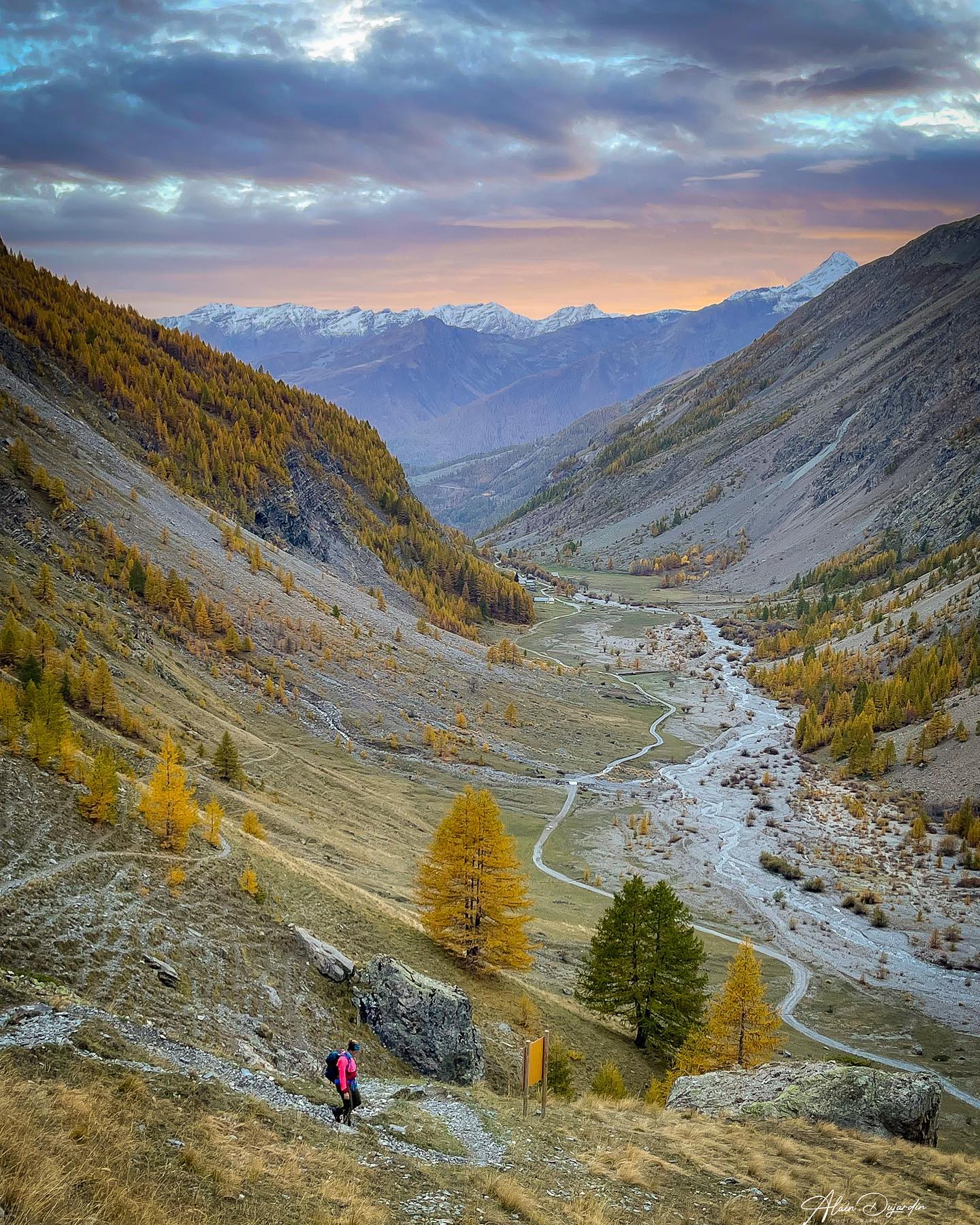 Les Hautes-Alpes c’est… 🤩 #hautesalpes #vallouise #vallouisepelvoux #lacdeleychauda #meleze #trekking #trekkingphotography #phototrekking #photoslahaut #massifdesecrins #paysdesecrins #briancon #briancon_valley