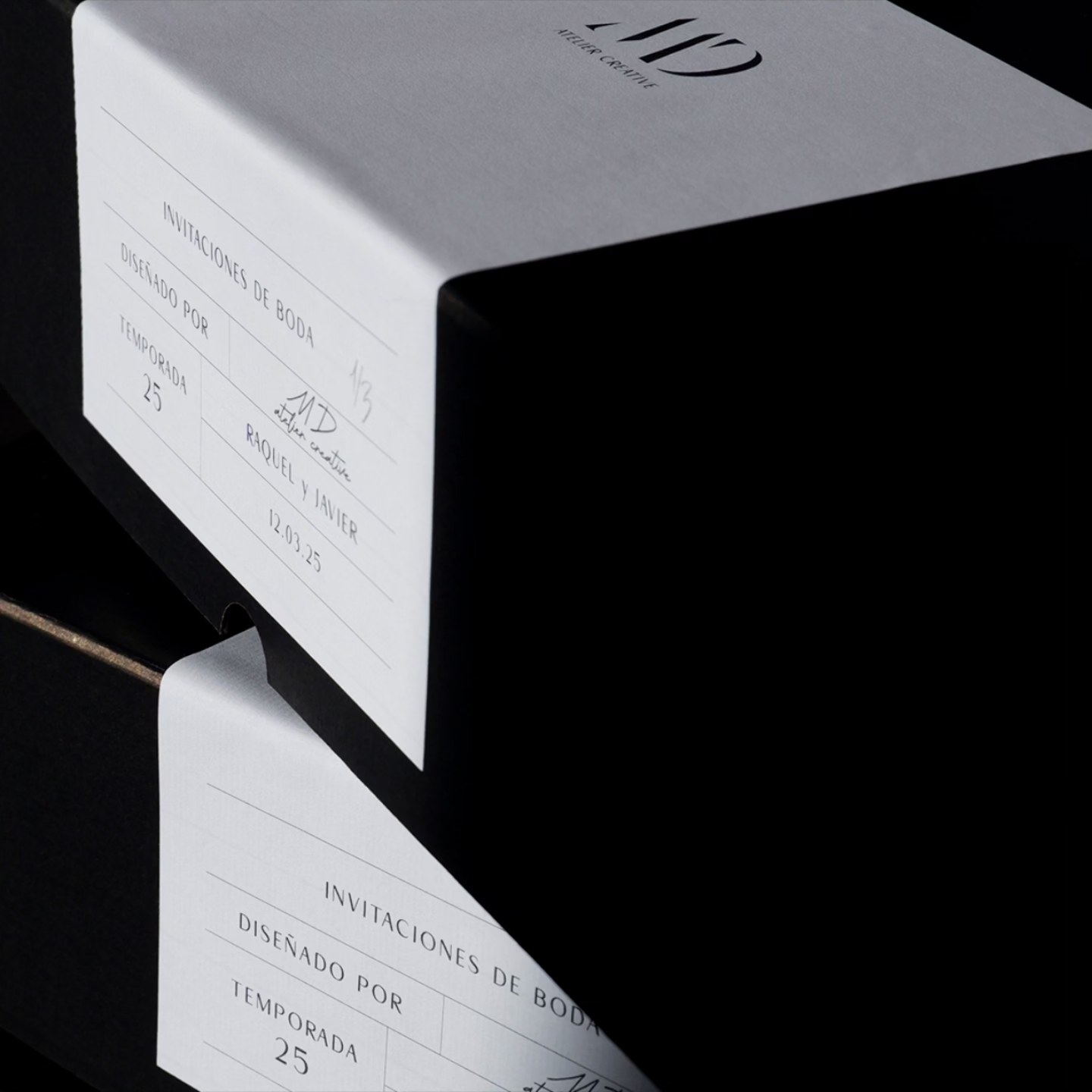 Cada vez que tengo que entregar un proyecto nuevo, sigo sintiendo esas emociones que no cambian: la satisfacción de ver todo lo que se ha trabajado con tanto cuidado y dedicación.
¡Qué emocionante ver cómo todo cobra vida!
Con ganas de veros Raquel y @javierabad3
#EntregaDeProyecto #PapeleríaConEstilo #mdateliercreative #DiseñoConAmor #DetallesQueEnamoran