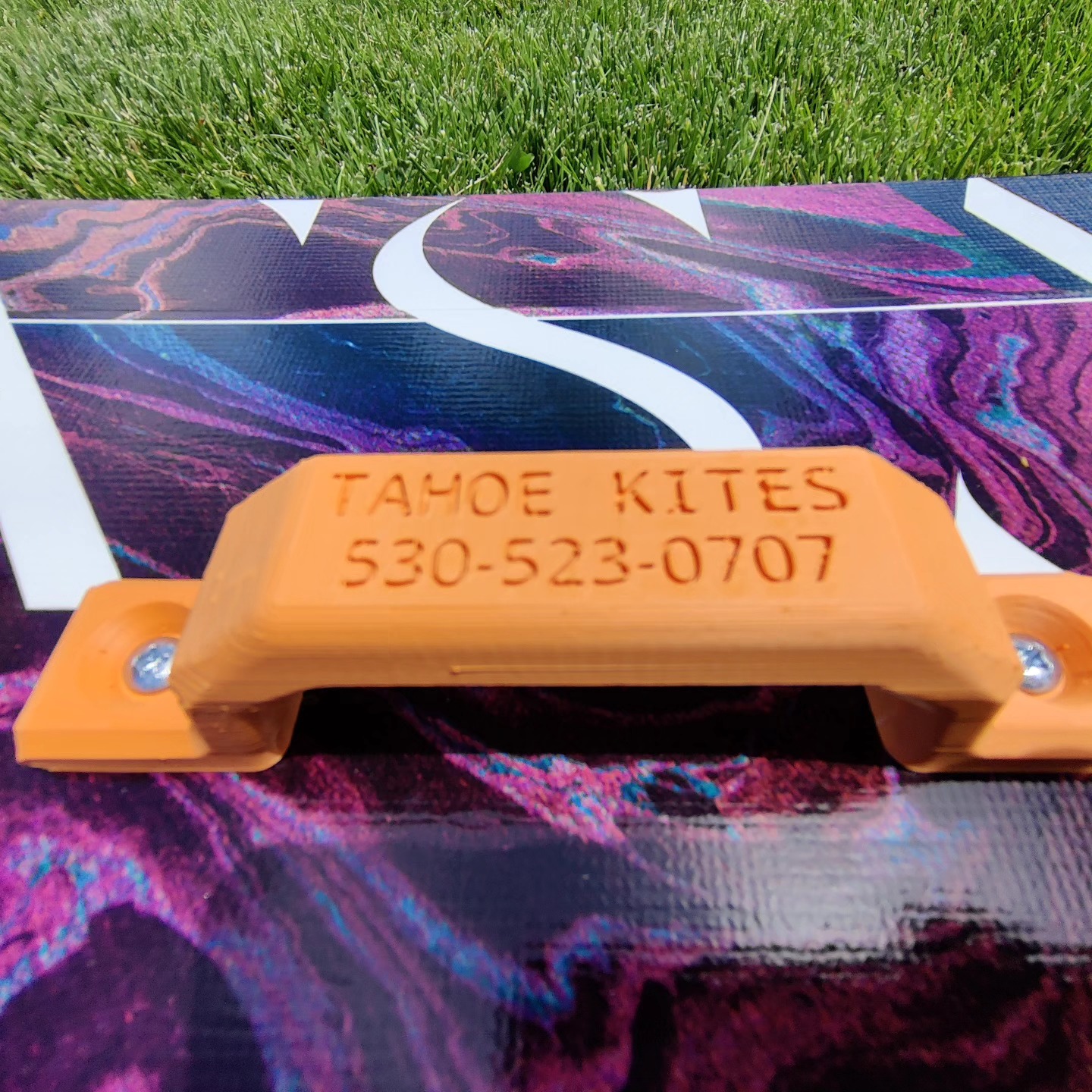 New shop location and get the STL file to print yourself here: https://techtweaks.etsy.com/listing/1745820434
Always have your information with your board. Chances are when you lose your board someone will call the number. Why not replace that missing handle too with your color and or logo.
Don't have a 3D Printer? TechTweaks will print and ship to you here: https://techtweaks.etsy.com/listing/1760080635