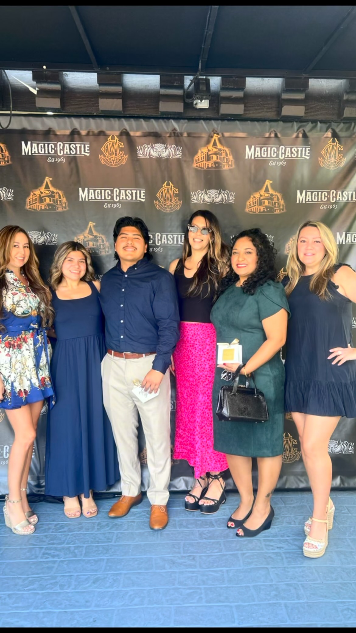 Sunday Fun Day at The Magic Castle ✨
We had a fantastic time enjoying an all you can eat buffet, bottomless mimosas, and the best part…MAGIC 🪄 🐰 The crowd favorite was @ashtonardenti - absolutely mind-blowing!
I will work on getting us there again soon, so stay tuned!
🎥: @__tina__loves_wine