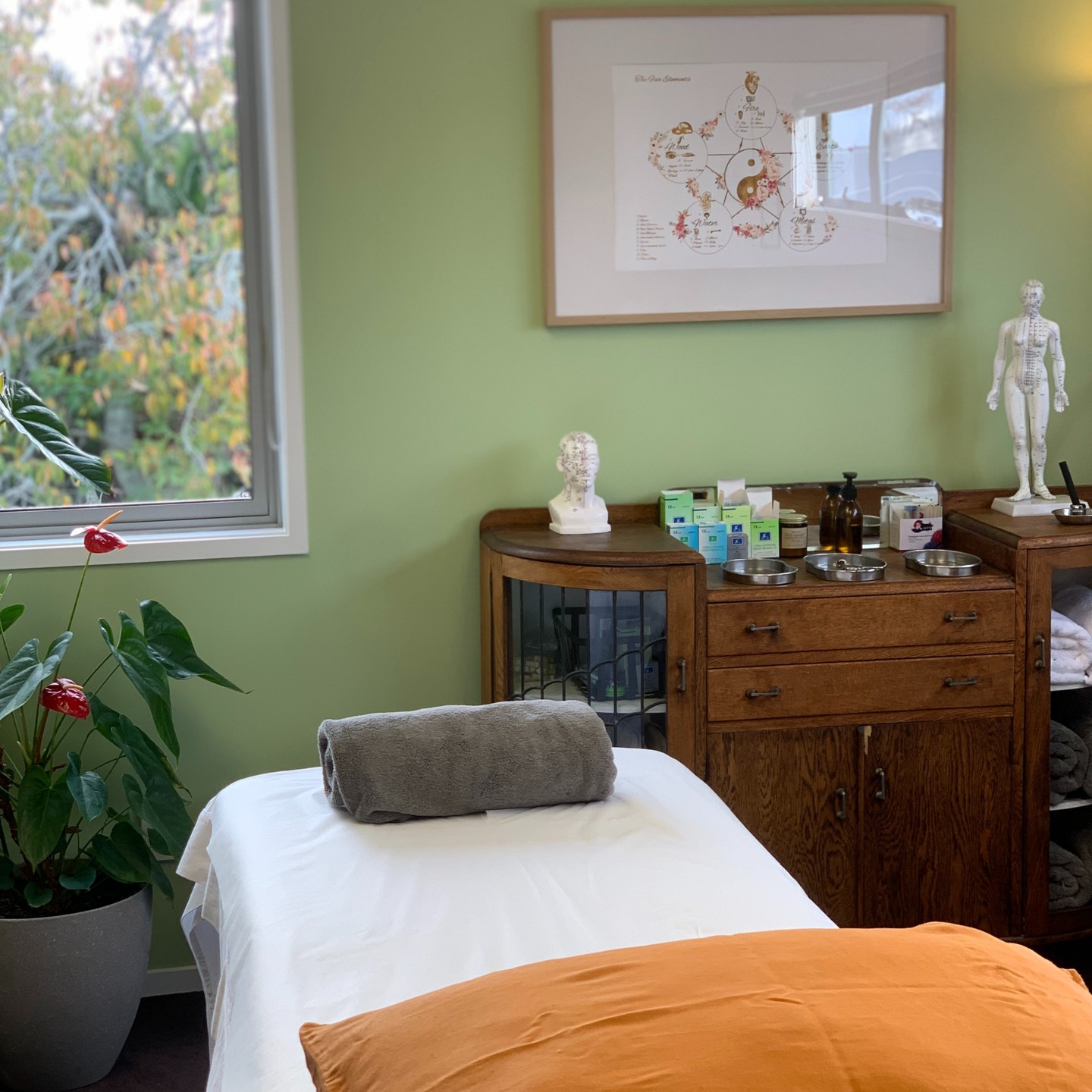 Come and join our Team at MAMA Maternity.
We are looking for somebody to share a clinic for two days a week in our central Auckland space.
Located in Sandringham with plenty of off-street parking. We are a multi-disciplinary Maternity Centre with a comfortable and welcoming environment for pregnant women, new mothers and their families. Offering a range of services such as midwifery care and Acupuncture.
Are you a willing and personable health practitioner in need of a space to call and run as your own?
This would suit a naturopath, massage therapist, acupuncturist, osteopath, chiropractor, physiotherapist or similar. Included in the rental is a sunny spacious room with central heating, website presence, cleaning and great cross referral possibilities.
If you are looking for a space for a few days a week at a very competitive price, come in and see us and have a chat.
Tineke 021 701 113 for more information.
#aucklandacupuncture #acupunctureauckland #aucklandphysiotherapy #physiotherapyauckland #aucklandnaturopath #naturopathauckland #herbalistauckland #aucklandmassage #aucklandosteopath #aucklandhealth #sandringhamauckland #pregnancyauckland