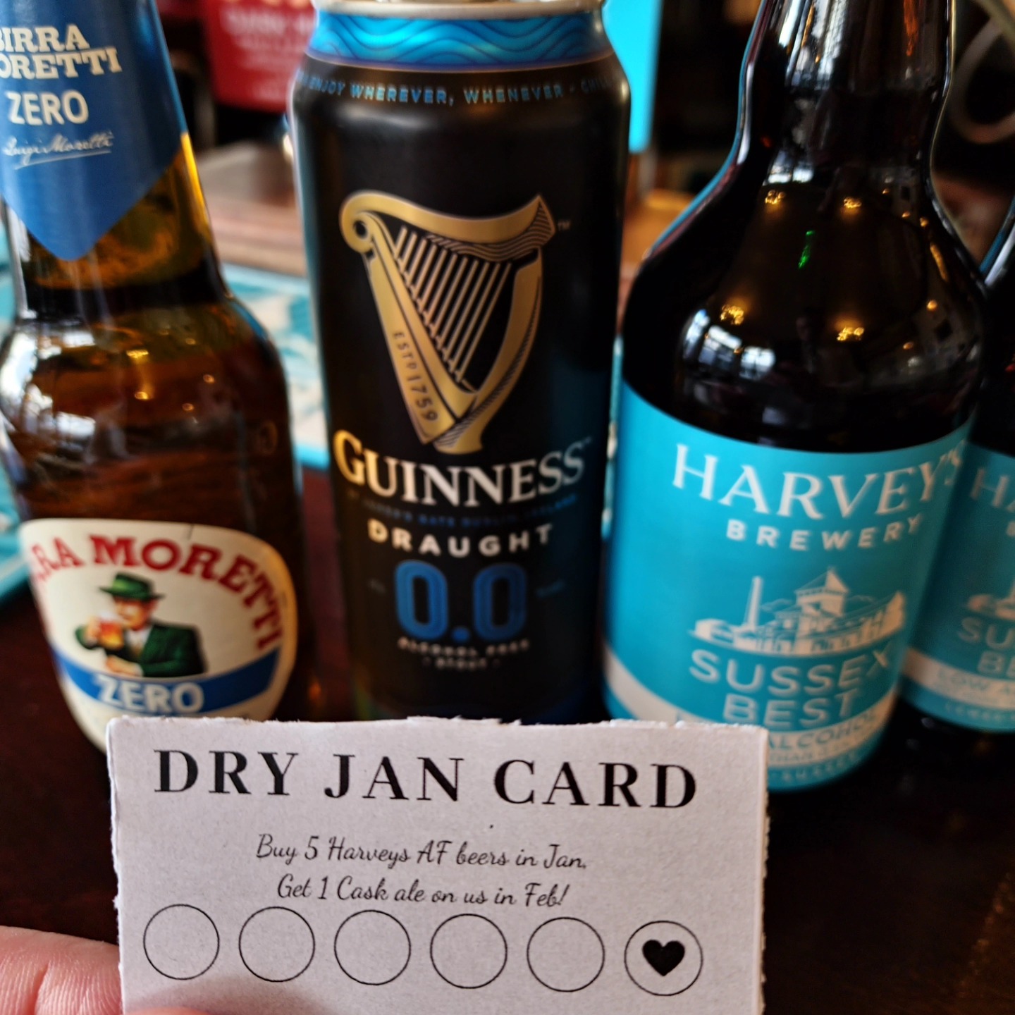 Attention Dry Janners, pick up a stamp card and get a free pint of @harveysbrewery beer in Feb after purchasing 5 Alcohol-Free beers in Jan!
You can do it whilst still coming to the pub! 🫰😁✊️