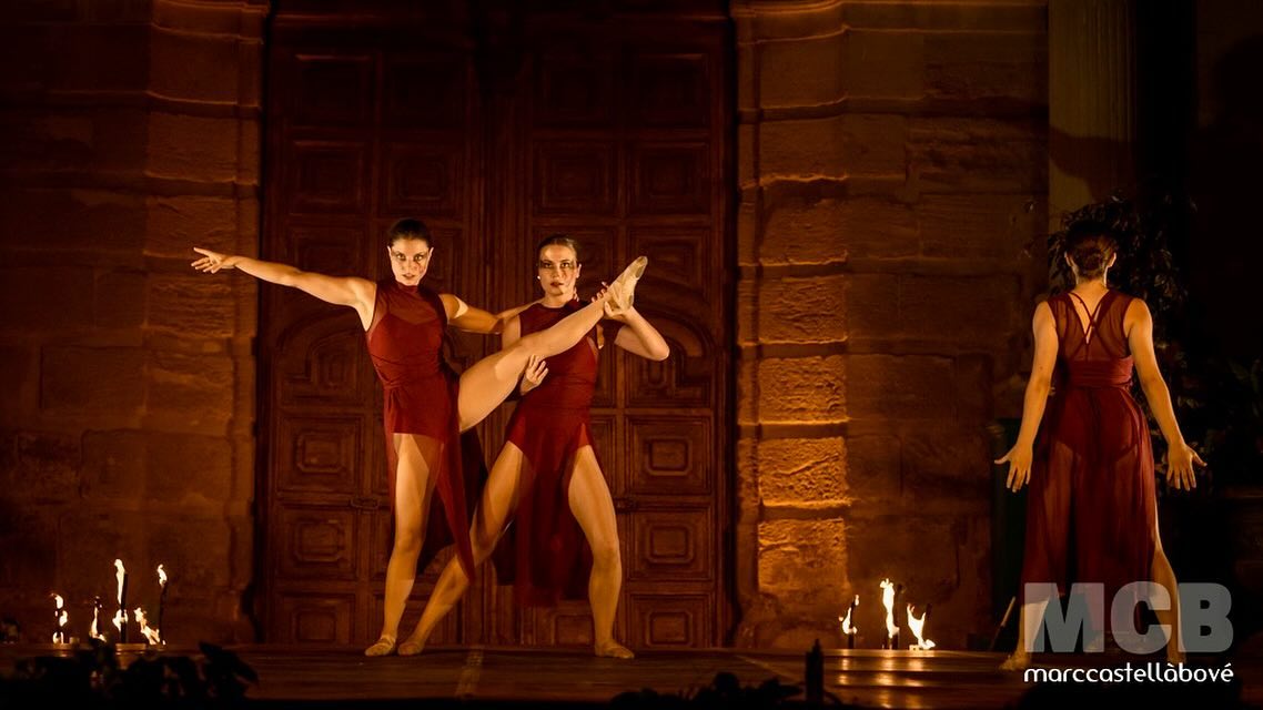 Per molts balls! 🩰✨ Feliç dia internacional de la #dansa!
❤️ @jovecompanyia | @edmontseesteve
…
#quattortempora #Guissona #iesso #danza #dance #contemporarydance #danzacontemporanea #dansacontemporània #catalunyadansa #dancedetails #dancer #dancelife #danceday #danceinternationalday #dancing #nofilter #newcreation #mercatroma #segarra #somsegarra #nikonistas
…
@ajguissona @mercatroma @museudeguissona