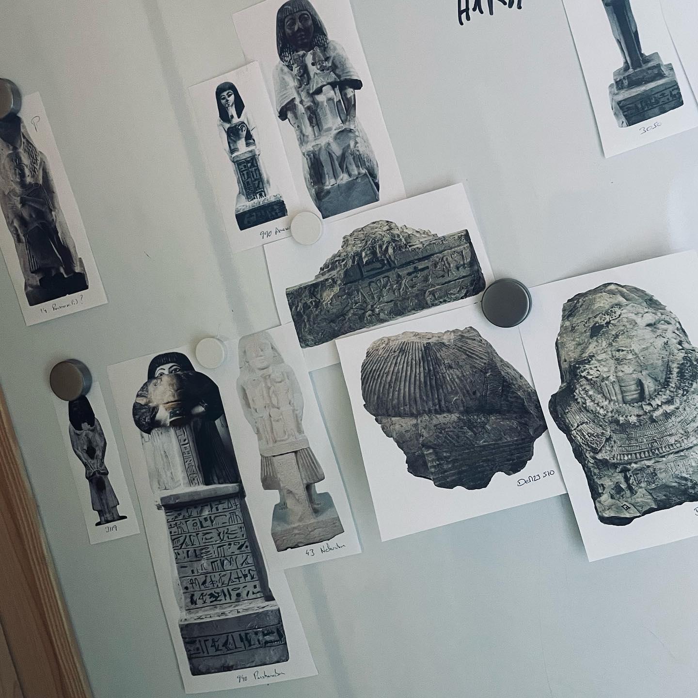 Re-placing massive unpublished fragments in their contemporaneous framework of complete parallels for my case study of theophorous statues...