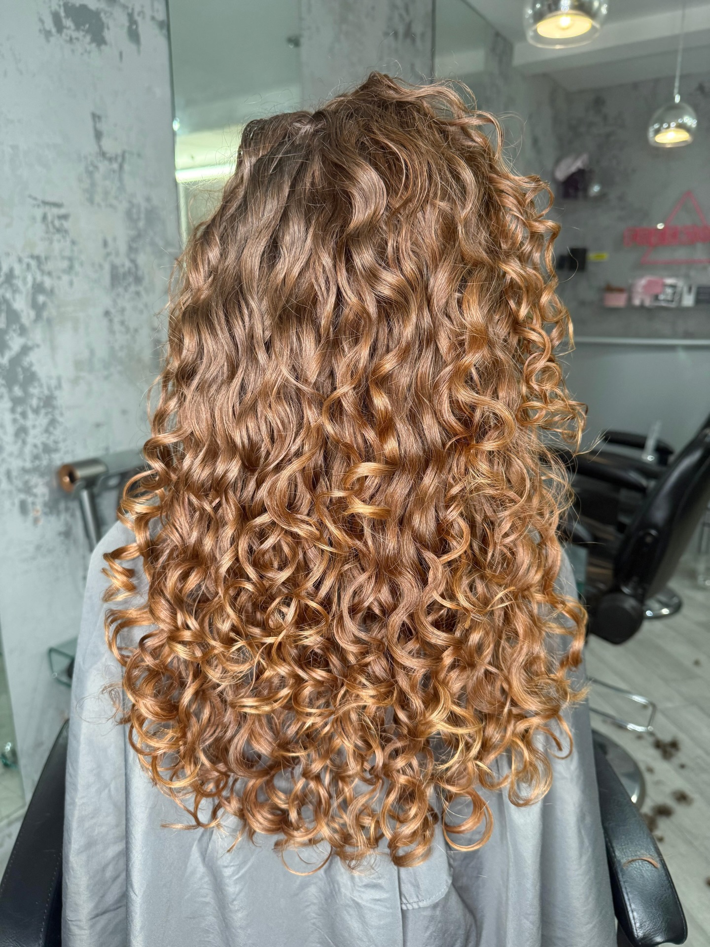 How gorgeous is this transformation ?! One of our main goals is to have all of our girlies feeling their most confident beautiful self when leaving the appointment💜
#curlyhairspecialist #curlyhairsalon #london #curlyhair
