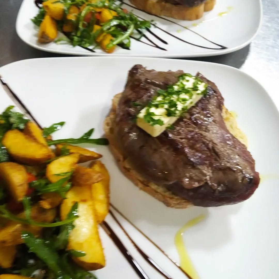 Pripremano sa puno ljubavi i pažnje🍴🍷