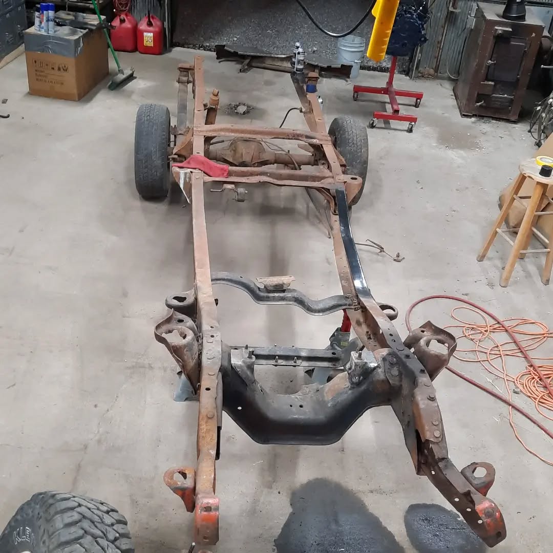 Finally got the axle out from under the frame!
#build #buildseries #baddoggarage #bronco #project #restomod #progress #bronco2