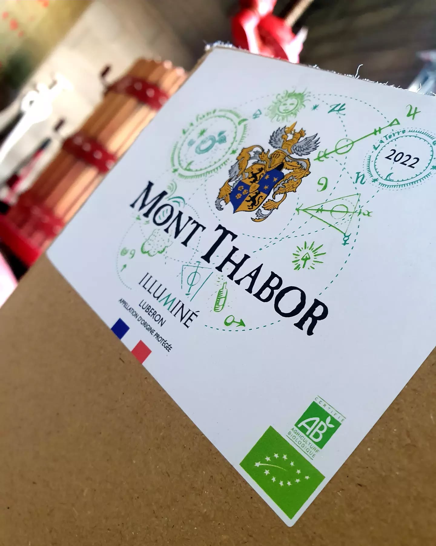 Du nouveau en 2022, passage en bio de nos vins après 3 ans de conversation. 🌿😊
New in 2022, passage in organic of our wines after 3 years of conversation. 🌿😊
#vignoblesmontthabor #vinsluberon #vinbio #solvivant #chateauneufdupapewines #organicwines