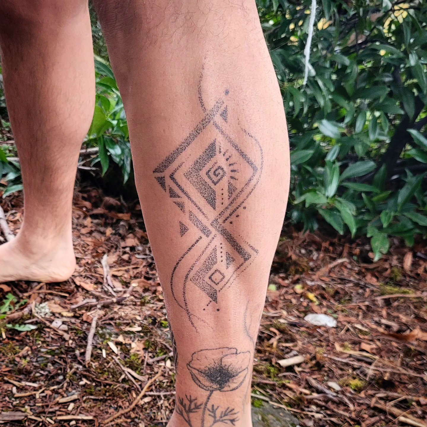 Recommitting to the path. To myself. I am here to be a witness to the collective remembering of the soul. My soul climbs it's way up the spiral. It is not a straight path but one that moves in cycles with the earth and this path asks total devotion to trusting intuition and healing. I move forward one step at a time.
#Stickandpoke #tattoo #healing