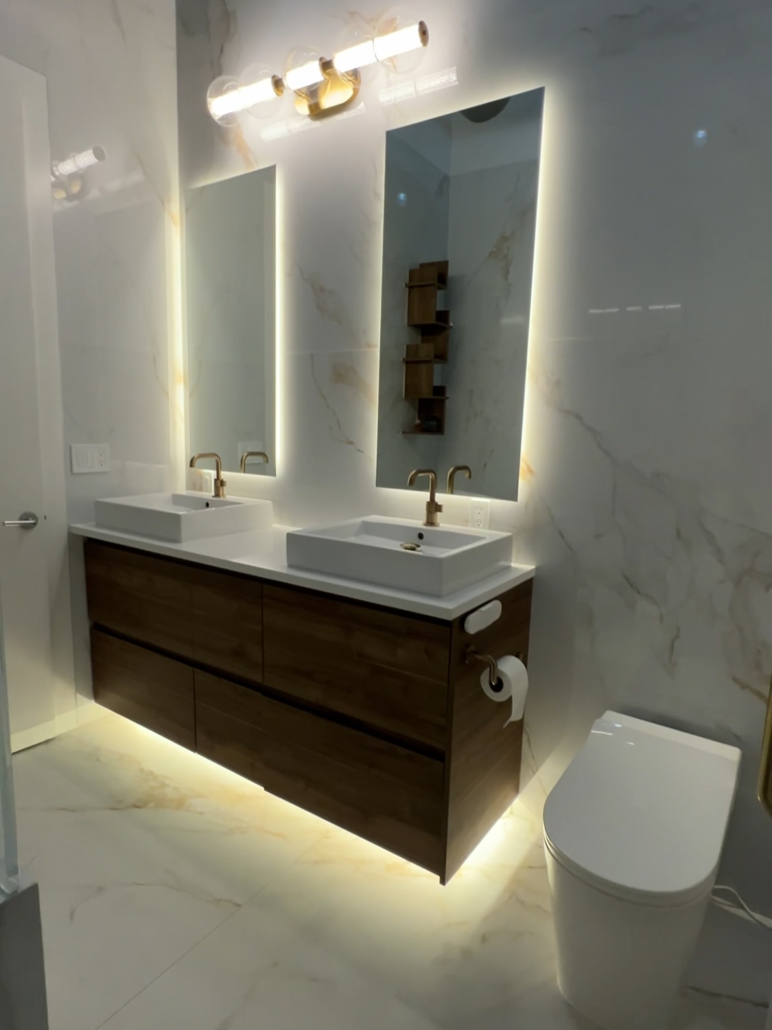 Custom bathroom remodeling Fort Lauderdale ✨
We provide luxury bathroom remodeling without the hefty price tag - we use local sources, high-end materials, and offer years of experience.
See our many five-star reviews from neighbors and owners just like you.
We also offer tile flooring installation, backsplash tile installation, help with design, shopping, furniture moving and cleaning.
Snap a few photos and share your info with us at the link in our profile above.
#tileinstallation #bathremodel #showerdesign #fortlauderdale #soakingtub