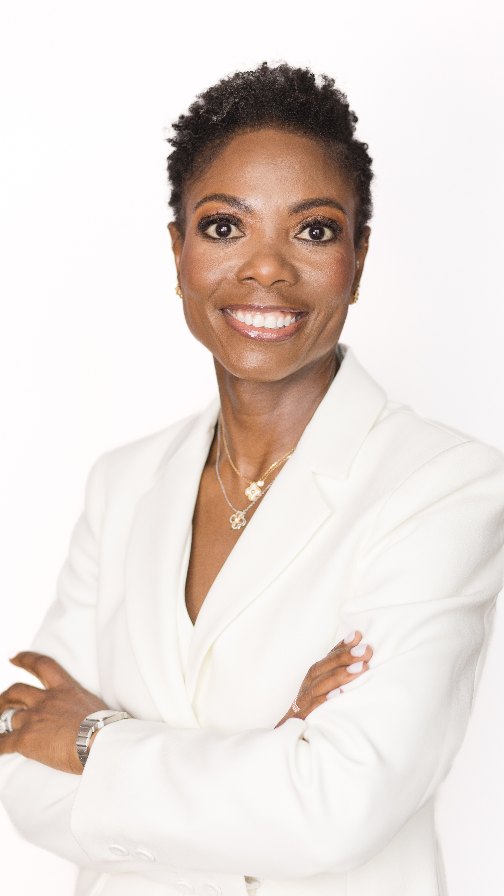 We love a before and after ✨📸 An amazing session this month. Love collaborating with the @polishedexpert and her clients 📸 We shot 3 different headshot looks in an hour and will give Dr. Monique a variety of photos to use for website, social media, email, and more.
Make 2026 your year to SHINE 📸✨
#BrandPhotographyBirmingham #brandphotography #BrandPhotographer #LifestylePhotography #headshots