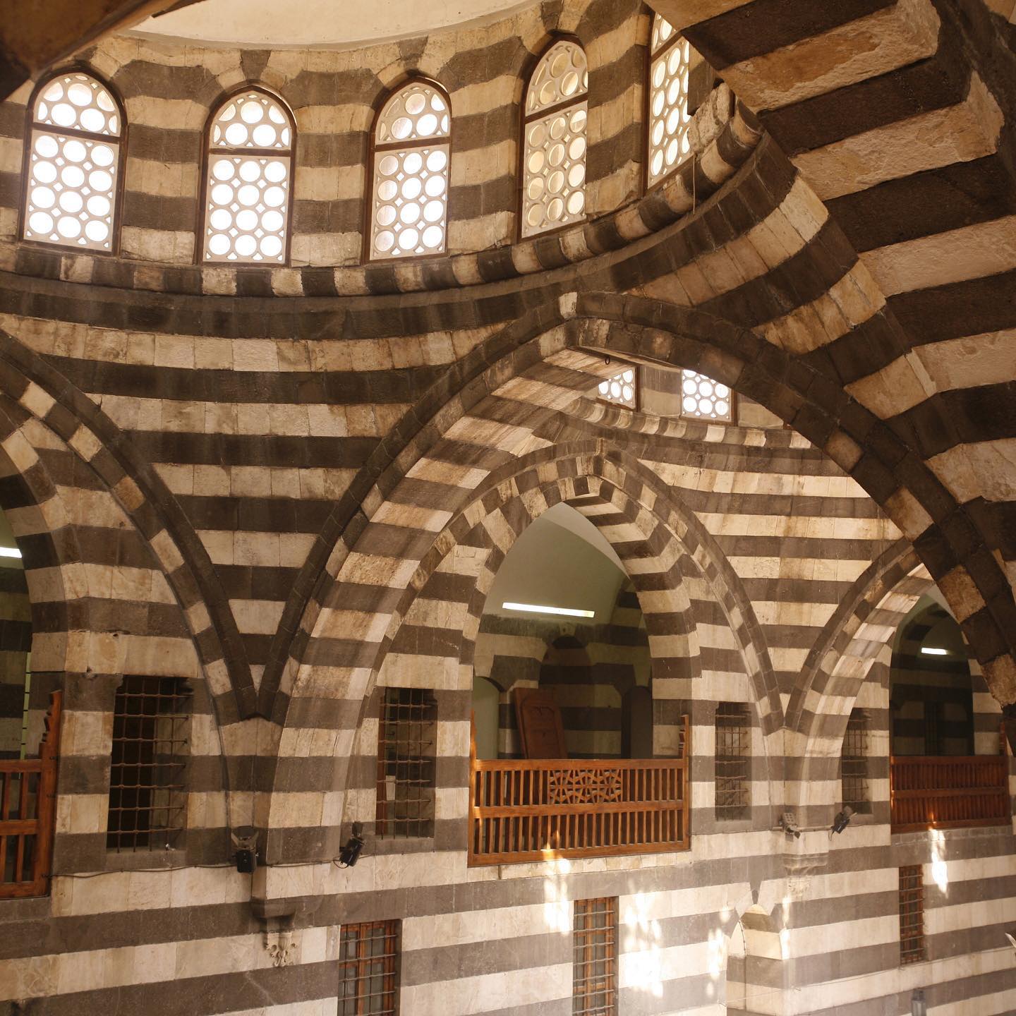 The intricate designs of Damascene architecture 🤌😍
.
#syrianfood #middleasternfood #restaurant #arabicfood #melbournefood #mediterranean