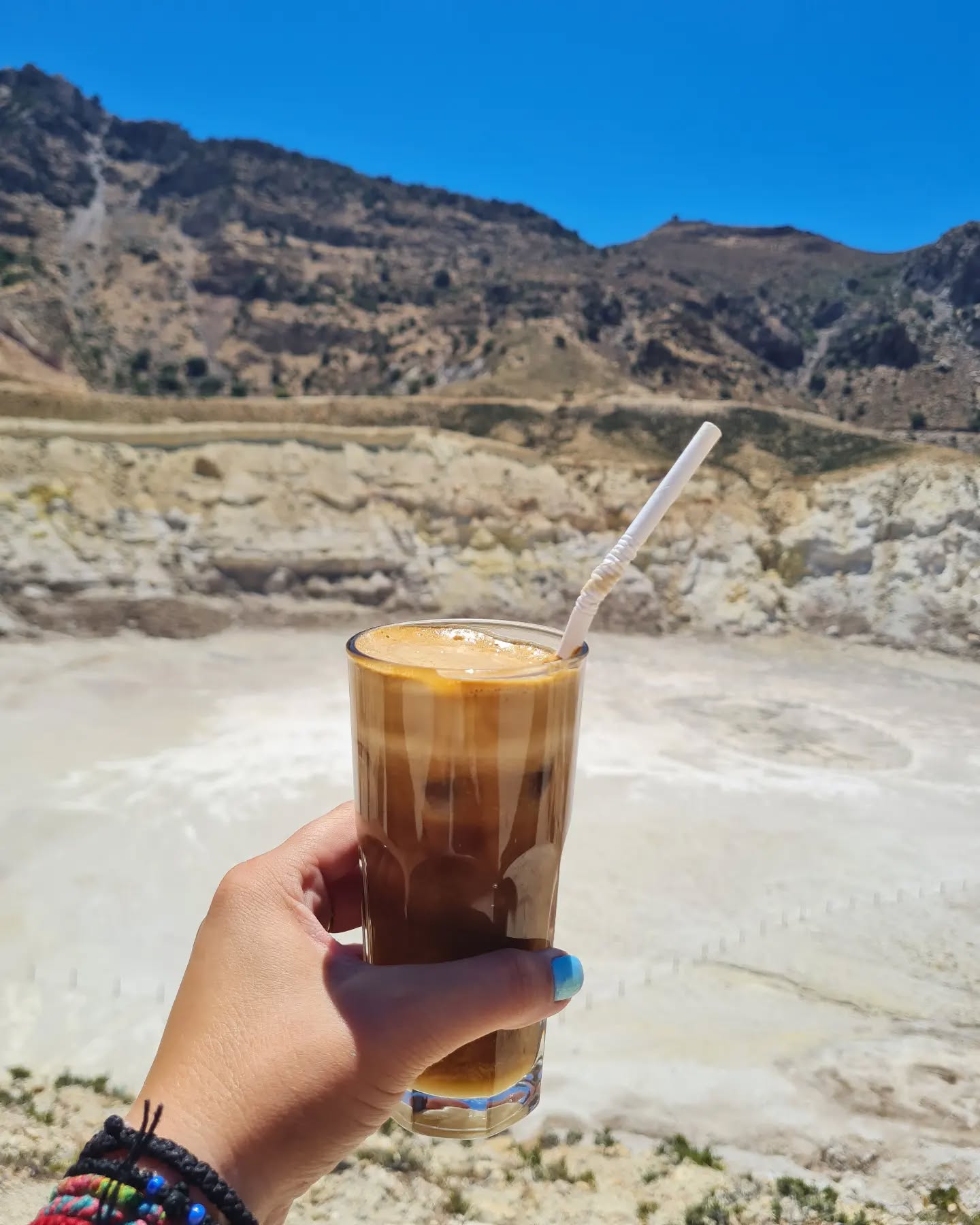 There is only one place to try the Volcano coffee. Come with us to Nisyros and have a try at the truly amazing coffee with a kick 😎😉😋
#nisyros #volcano #coffee #crater #greece #stefanoscrater