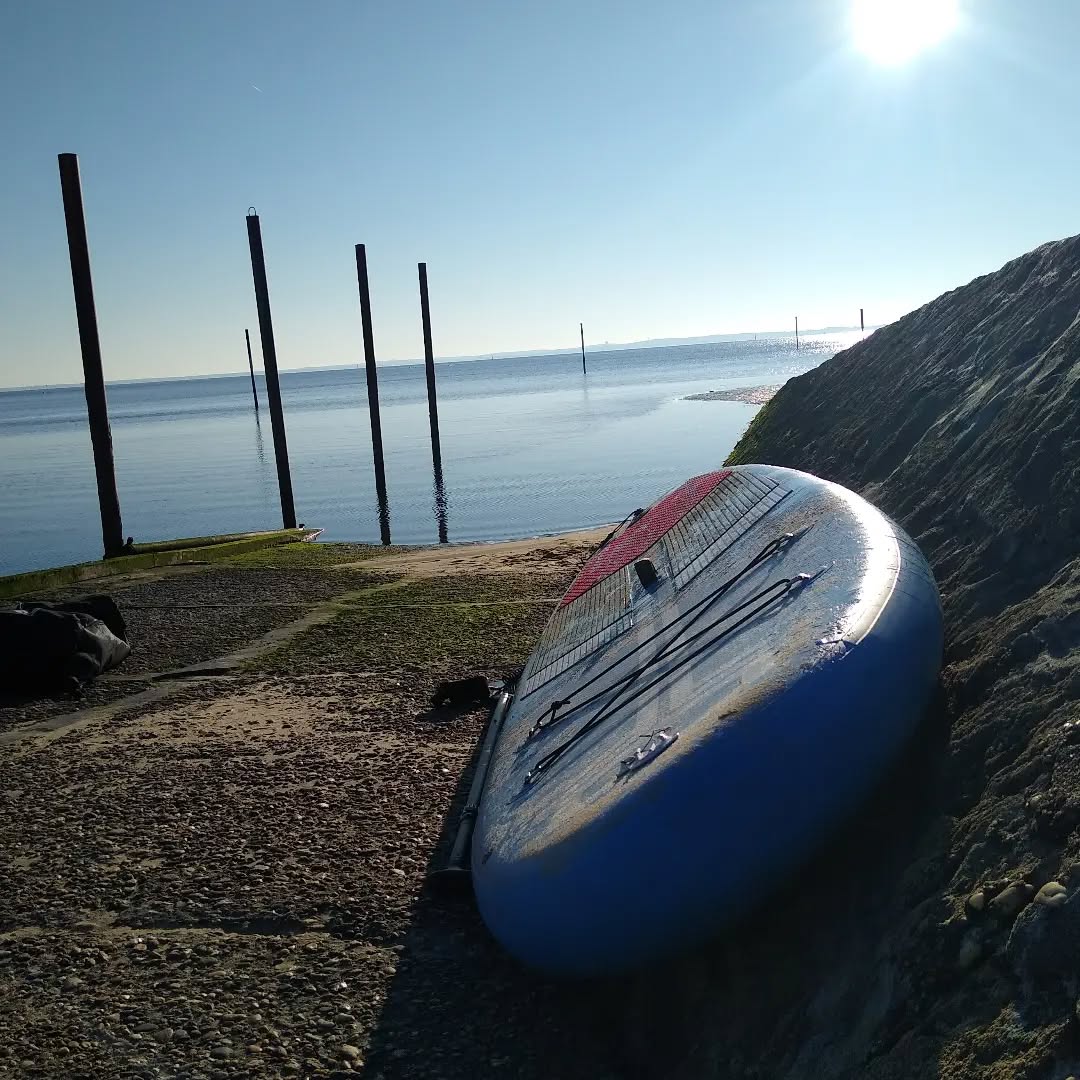 A paddle is always the best way to start the week!
#paddleboarding #supmonday #supadventure #supuk #paddlefun #swisbest #summersup