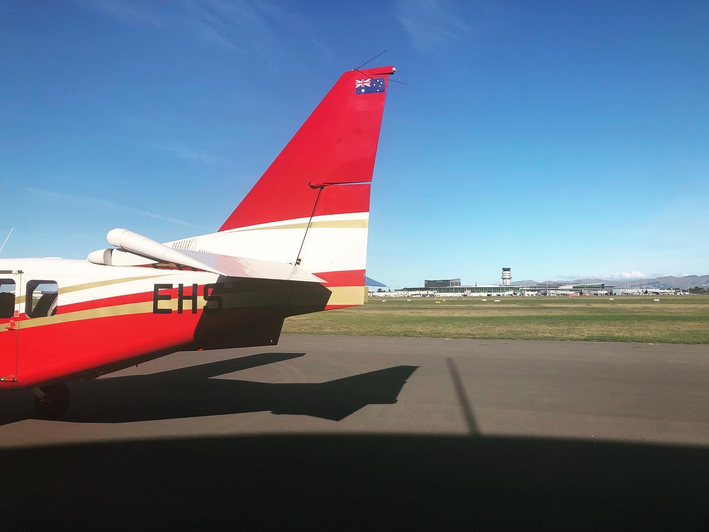 Transfers into Christchurch Airport on a stunning afternoon. Much easier than driving through the Hundalees!
#aeroclub #airvan #christchurch #kaikoura #flying