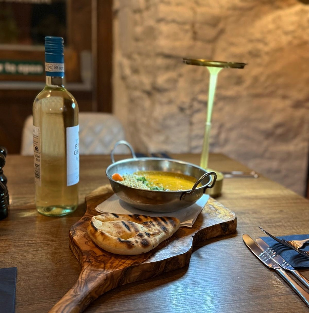 Can you believe it’s nearly Monday again? 🫣that means it’s CURRY NIGHT! 🤗
The curries this week are -
✨ Yellow Madras Lamb Curry
✨ Vegetable Curry
Served with Poppadoms
Bookings and Walk-In tables available 📖 🚶