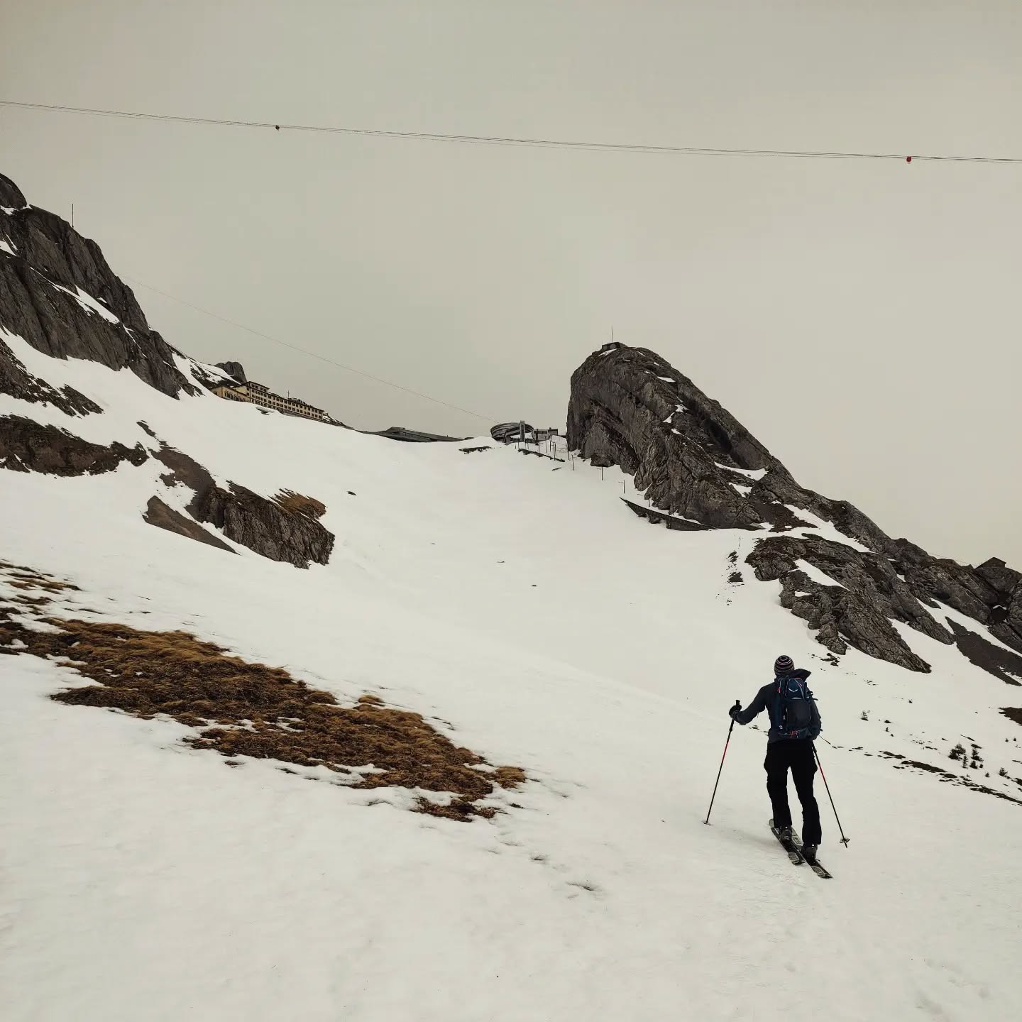 Karsamstag-Skitour zum Pilatus 🐰⛷️. Der Schnee schwindet auch da oben.🌷