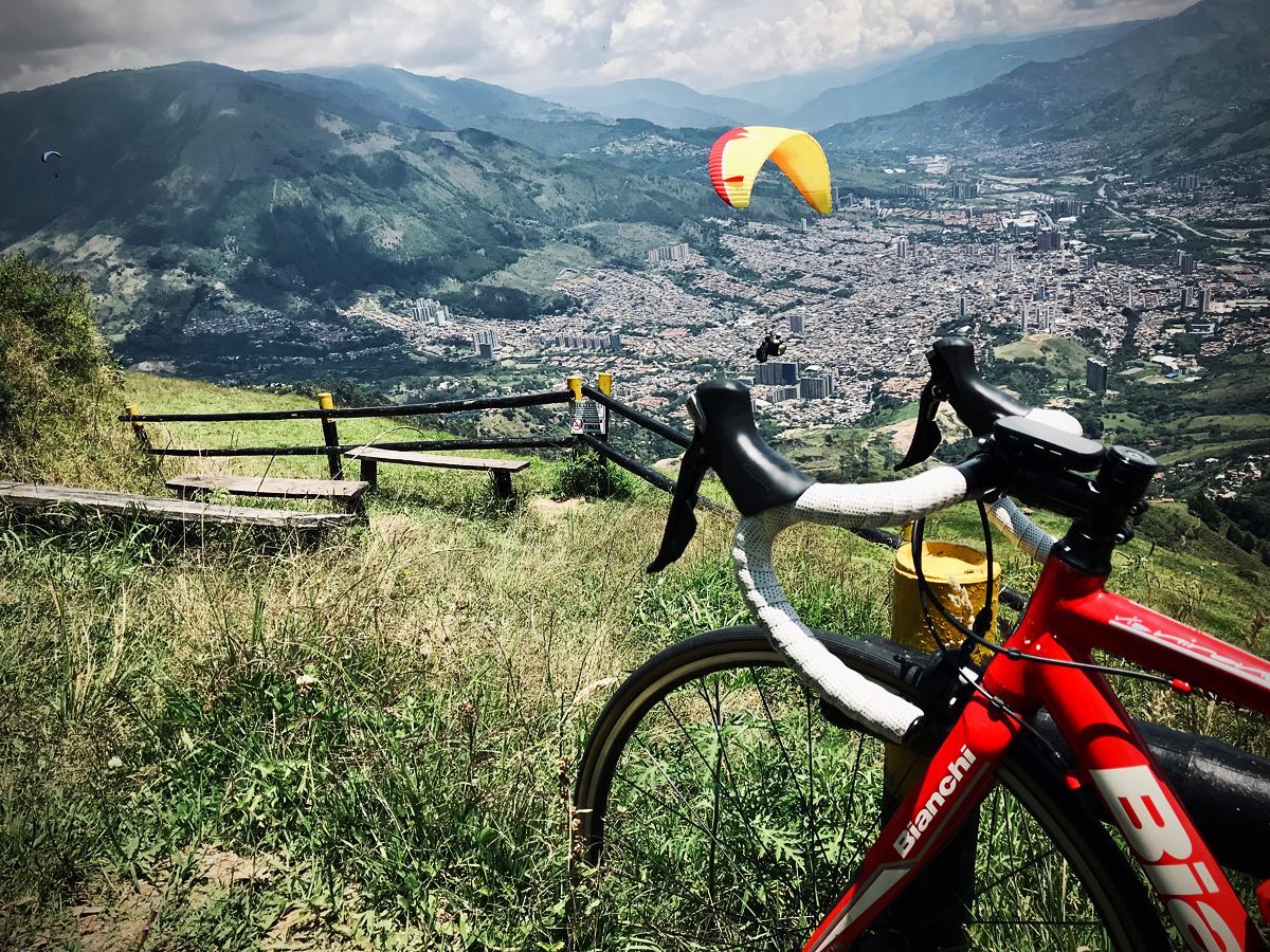 Flying through the mountains
⛰🪂🚲⛰
•
•
•
•
•
#cyclingculture #insearchofup #cyclingmemories #roadcyclingpics #ridelots #lifebehindbars #roadporn #whyiride #roadslikethese #cyclingporn #fromwhereiride #beautyofcycling #cyclingphotography #whereiride #outsideisfree #wymtm #switchbacks #instaroads #mountainpass #fromwhereweride #cyclingadventures #roadcyclist #cyclingshots #roadstotravel #mountainphotography #roadstoride #natgeotravels #cyclingtour #cyclingholidays #cyclingaddict