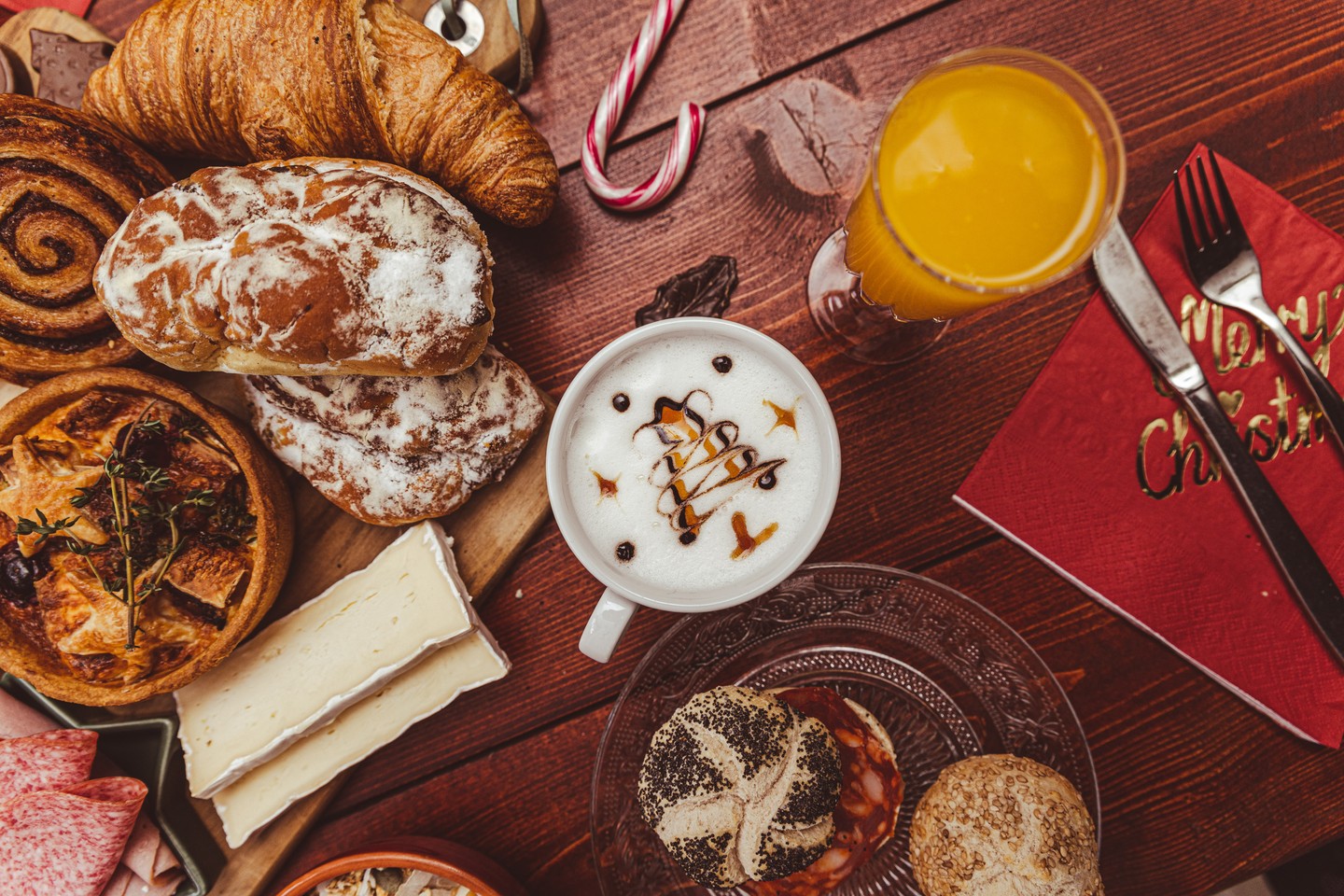 Cosy looking and Christmas themed top down I made for @dunordgroningen a few months ago.
#photography #topdown #coffee #food #productphotography #christmas #restaurant #groningen #coffeeart