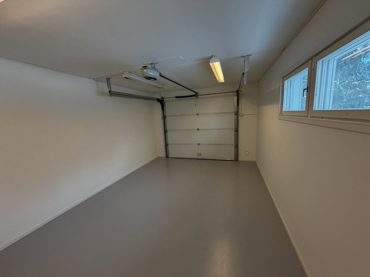 Loppujen lopuksi autotallin ilme hieman piristyi ☺️🤩