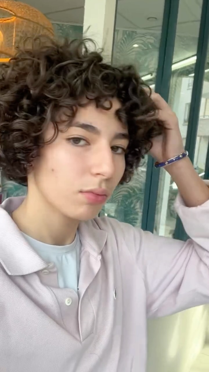 Curls on fire !
De la boucle et du volume : Tout ce qu’on aime 😍
💇♀️Si toi aussi tu est à la recherche d’un coiffeur qui respecte tes curly ?
📆N’hésite plus et prend rdv