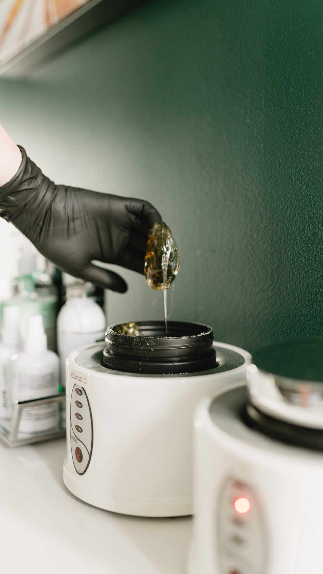 Once you try body sugaring, razors just don't hit the same.
Smoother skin, less irritation and slower regrowth! ✨
📱Click the link in our bio to book online
#yegsugaring #yegwaxing #sherwoodparksugaring #sherwoodparkbeauty