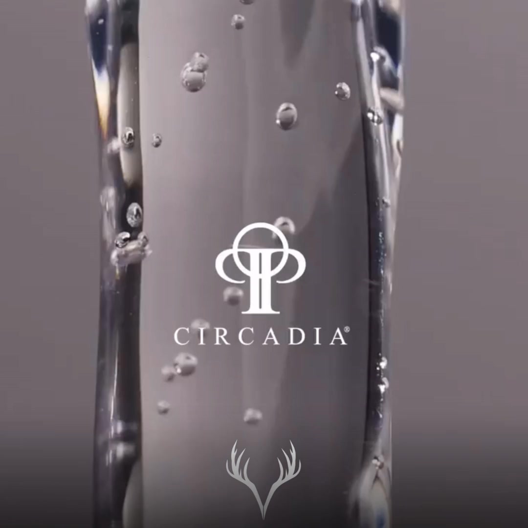 ✨ Unsere individuell gemischten Wirkstoffmasken – gezielt, frisch & facettenreich ✨
Bei uns bekommst du keine Maske von der Stange.
In unseren Behandlungen arbeiten wir mit einer speziellen Gel-Maske, die wir direkt im Studio mit hochwirksamen Wirkstoff-Powdern anmischen – abgestimmt auf deine Haut und ihren aktuellen Zustand.
🧪 Welche Masken gibt es & wofür sind sie da?
💚 Calming Blend
Für sensible, gereizte oder gerötete Haut
→ beruhigt, wirkt ausgleichend und unterstützt die Haut nach stressigen oder intensiveren Behandlungen
✨ Niacinamide Blend
Für unruhigen Hautton, Pigmentverschiebungen oder müde Haut
→ stärkt die Hautbarriere, verfeinert das Hautbild und sorgt für einen ebenmäßigeren Teint
🍊 Vitamin-C Blend (Ascorbic Acid)
Für fahle Haut, Glow-Verlust oder erste Zeichen der Hautalterung
→ antioxidativ, strahlend, frisch – perfekt, wenn die Haut mehr Leuchtkraft braucht
🌿 Mandelic Acid Blend
Für ölige, verstopfte oder zu Unreinheiten neigende Haut
→ sanft klärend, porenverfeinernd und ausgleichend, ohne die Haut zu überfordern
💧 Amino Acid Blend
Für trockene, geschwächte oder gestresste Haut
→ intensiv feuchtigkeitsspendend, stärkend und regenerierend
✨ Warum wir diese Masken lieben:
– sie werden frisch für dich gemischt
– sie lassen sich perfekt in Behandlungen wie Hydrafacial integrieren
– jede Haut bekommt genau das, was sie gerade braucht
💡 Deine Haut ist nicht jeden Tag gleich – unsere Masken auch nicht.
📞 Termine bitte telefonisch oder über unser Online-Buchungstool
📍 Beauty Bar Baden