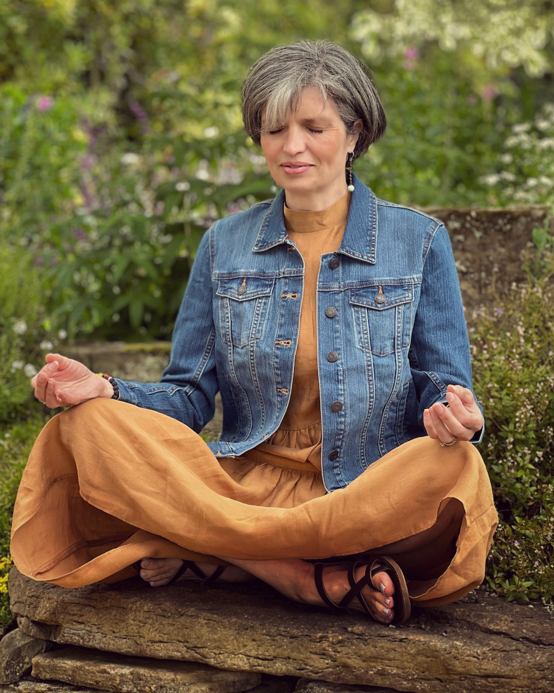 🌿✨ I'm sharing some thoughts about thoughts in my latest newsletter! Have a read and discover how meditation and mindfulness practices can help calm an overactive, critical, negative or unkind mind. 🧘♀️ If you're ready to silence your chaotic thoughts and embrace tranquility then take a listen to the free Springtime meditation that's included in this month's issue (along with class details for April).
Click the link in my bio to subscribe for future newsletters! I usually only send one a month and it would be lovely to stay in touch. https://shoutout.wix.com/so/c0OwRKP2G?languageTag=en.
#Mindfulness #Meditation #SelfCare