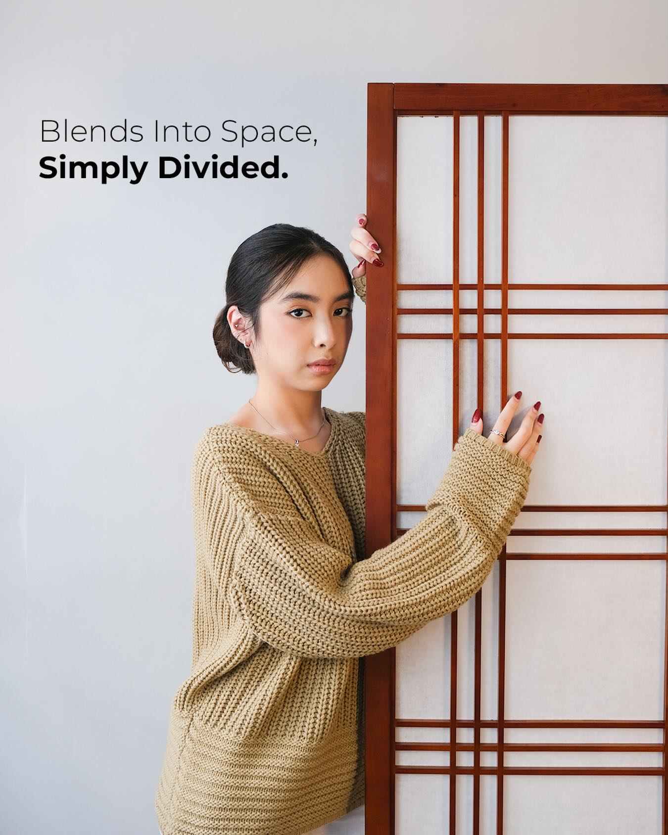 Creating space without breaking the calm.
A gentle way to define moments at home.
#JapaneseInspired #SlowLivingHome #MindfulSpace #MinimalLifestyle #ZenAtHome